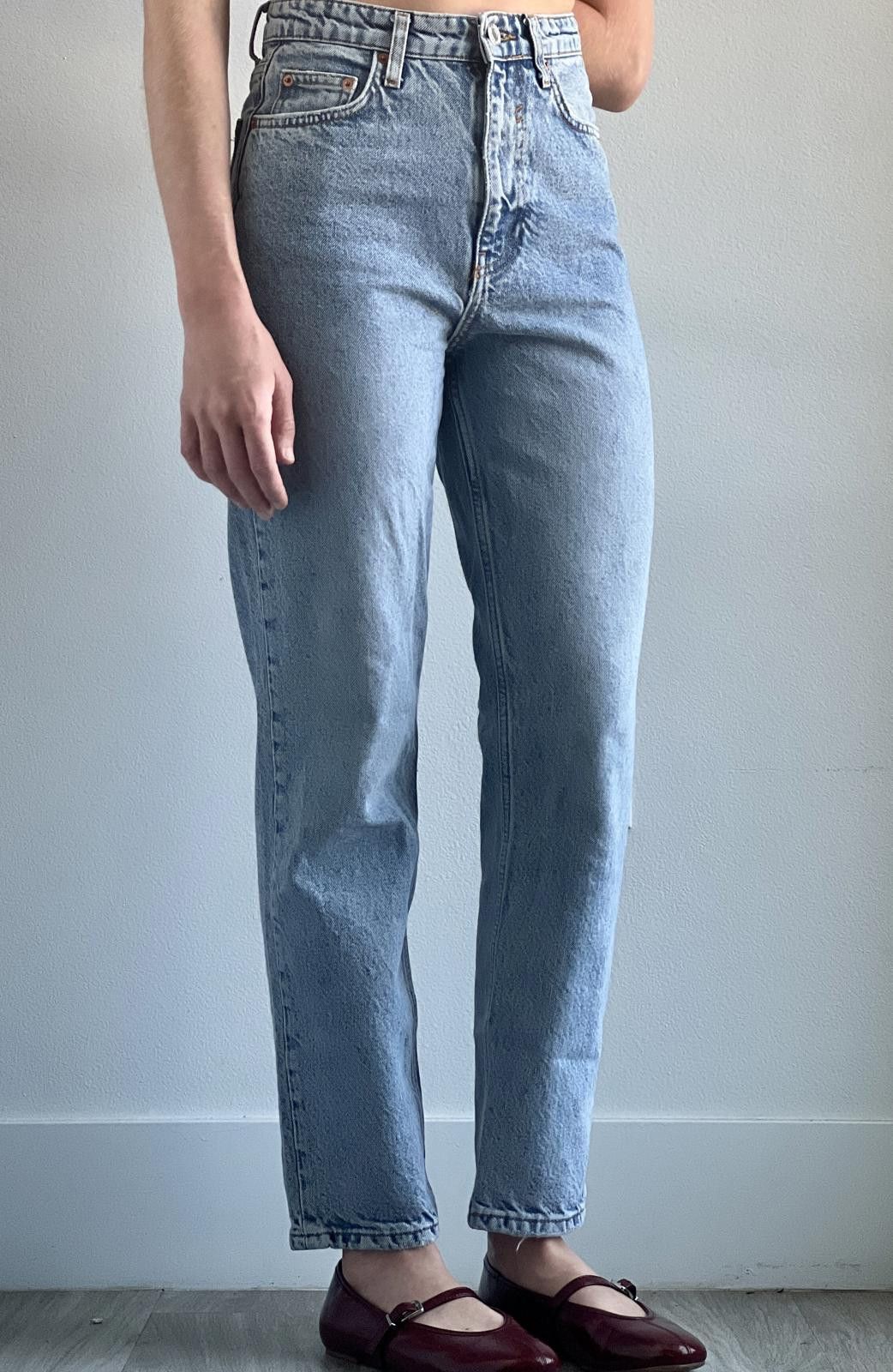 Zara High-Waisted Light-Medium Wash Jeans Size 26" / US 2 / IT 38 - 1 Thumbnail