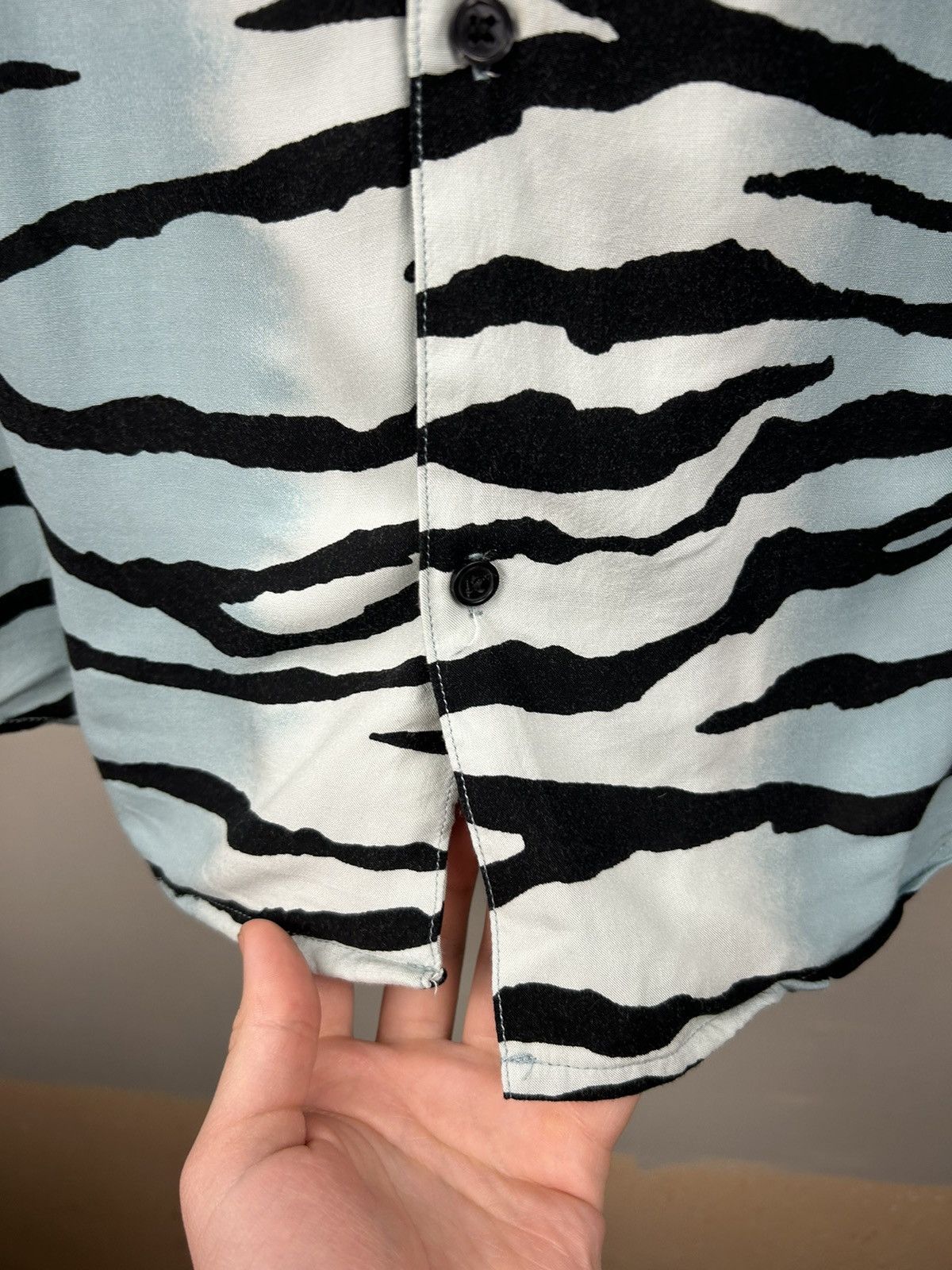 Supreme Supreme Tiger Stripe Rayon Shirt Size US M / EU 48-50 / 2 - 9 Thumbnail