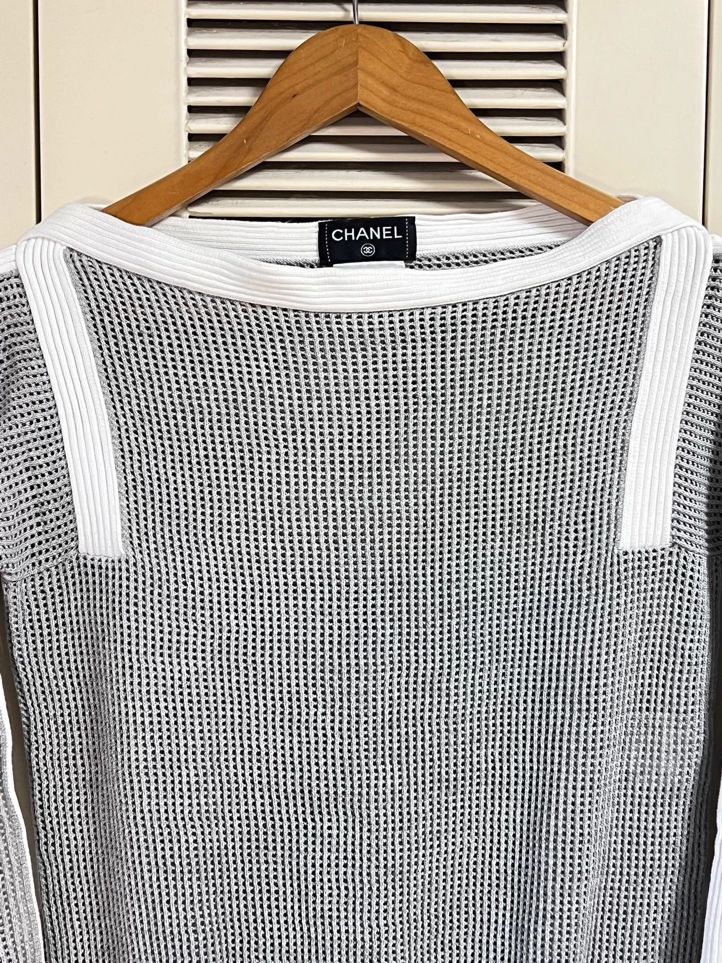Chanel Chanel Gray White Colorblock CC Logo Knit Sweater 34 Size XS / US 0-2 / IT 36-38 - 3 Thumbnail