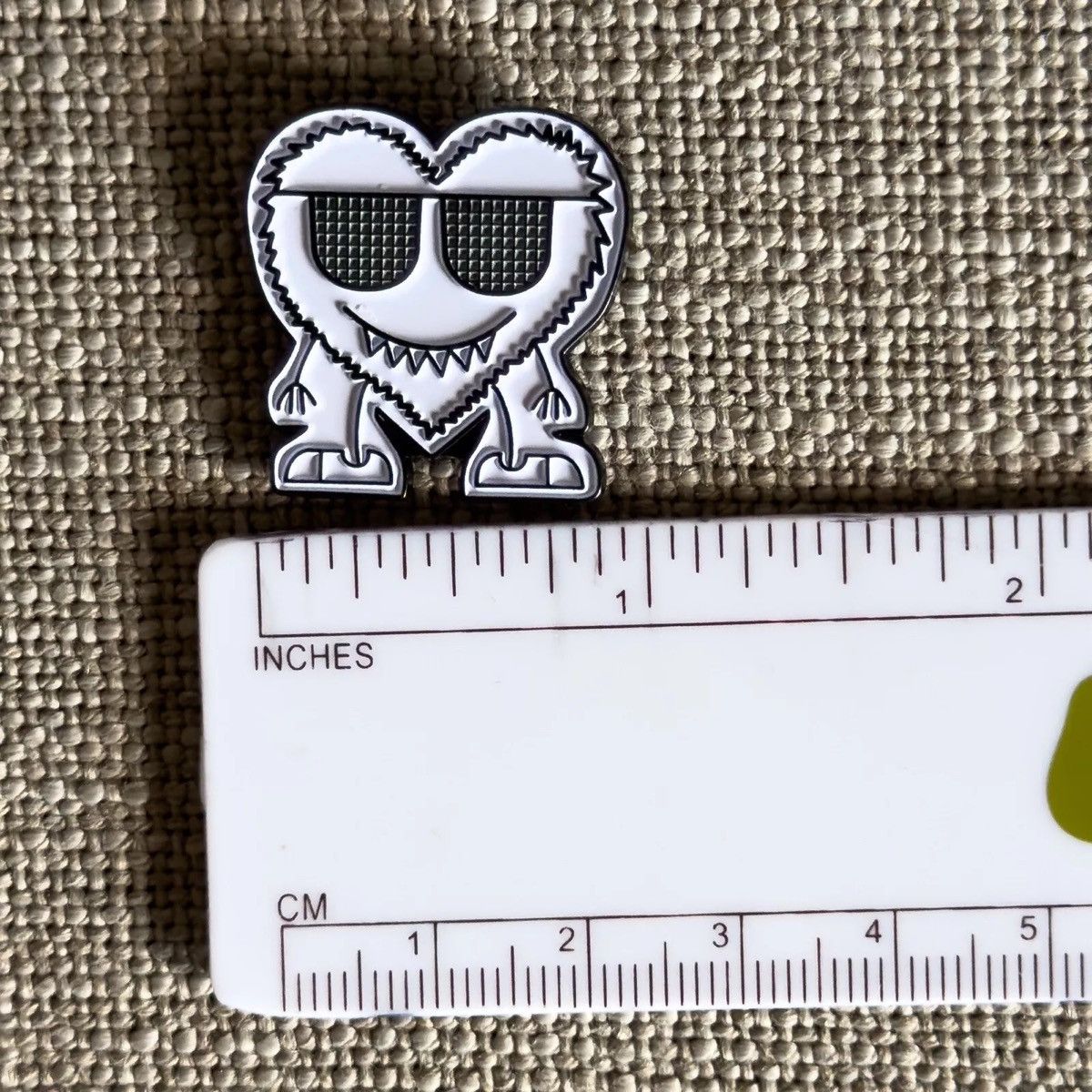 Other Emoji Heart with Glasses SDCC 2015 Pins Promo Comic Con FX Size ONE SIZE - 6 Thumbnail