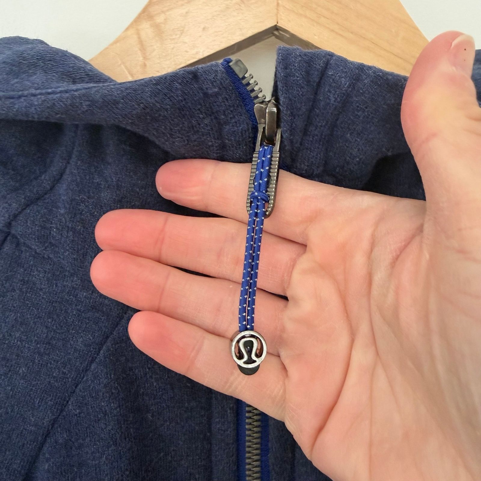 Lululemon Lululemon Navy Blue Scuba Full Zip Hoodie Sz 8 Size M / US 6-8 / IT 42-44 - 2 Thumbnail