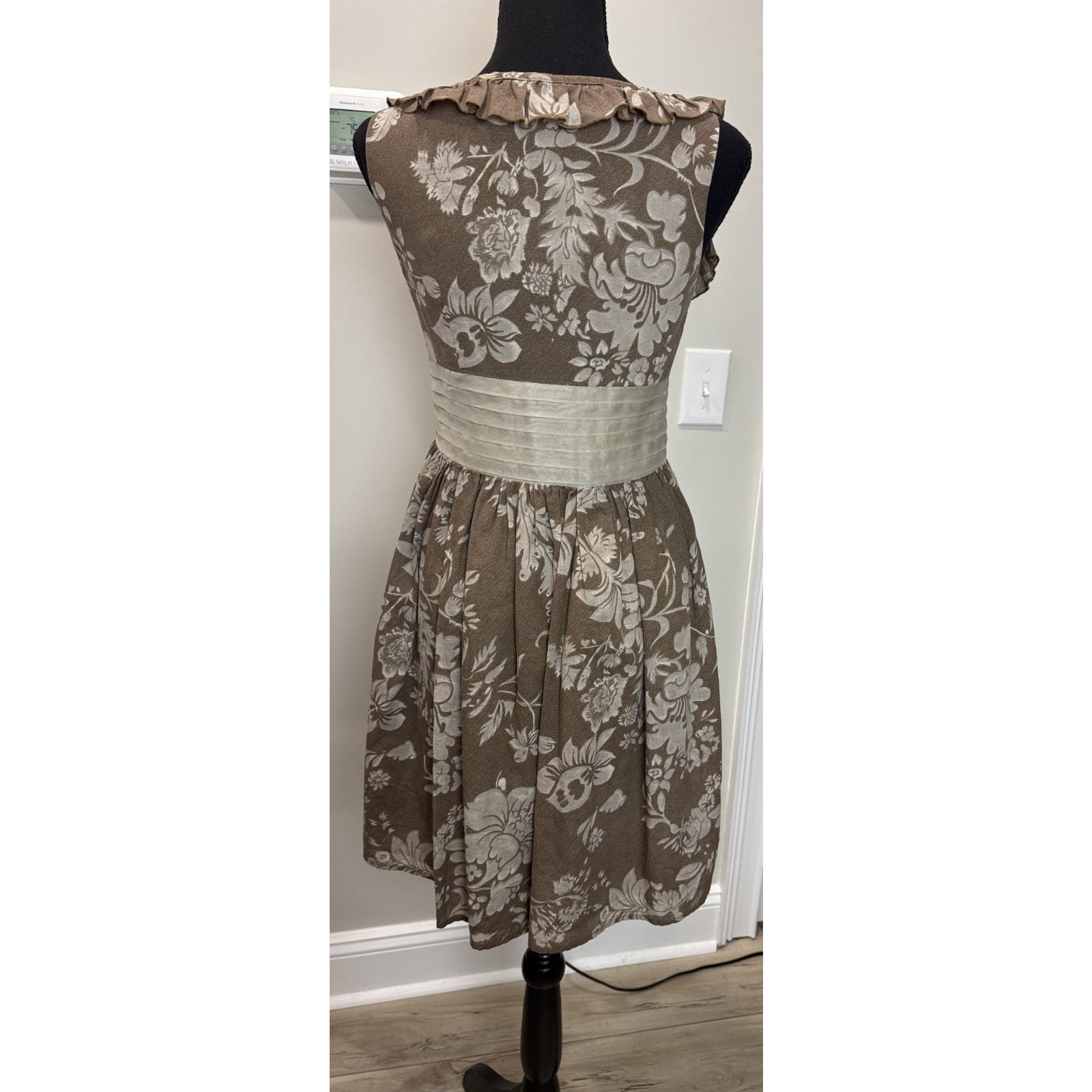 Anthropologie Anthropologie Burlapp Cottagecore Neutral Floral Dress Small Size S / US 4 / IT 40 - 2 Thumbnail