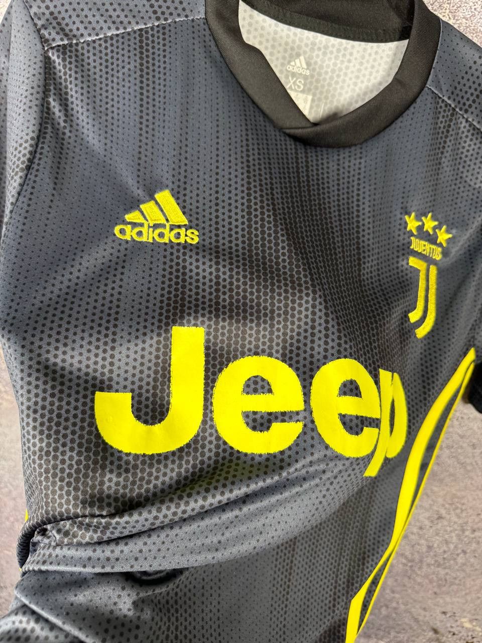 Other RONALDO Vintage Juventus 2018/19 Third Fan Soccer Jersey Size US XS / EU 42 / 0 - 10 Thumbnail