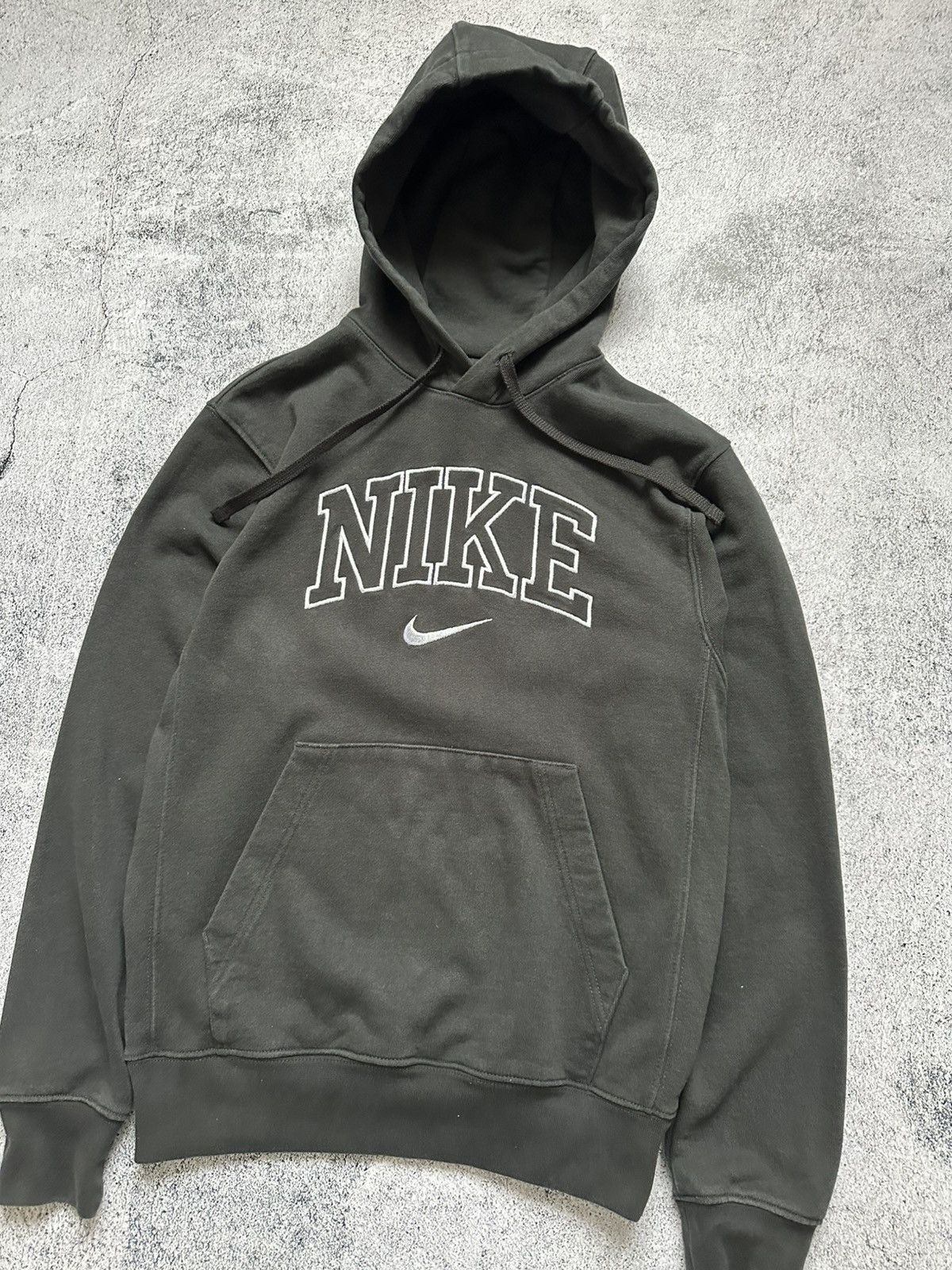 Nike Vintage Nike Hoodie Big Logo Centre Black Fit Size US S / EU 44-46 / 1 - 5 Thumbnail