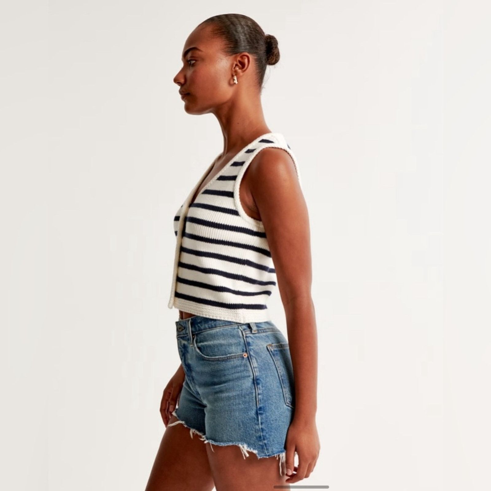 Abercrombie & Fitch Abercrombie & Fitch The Mom Shorts High Rise 4” Jean Shorts Size 37" - 3 Thumbnail