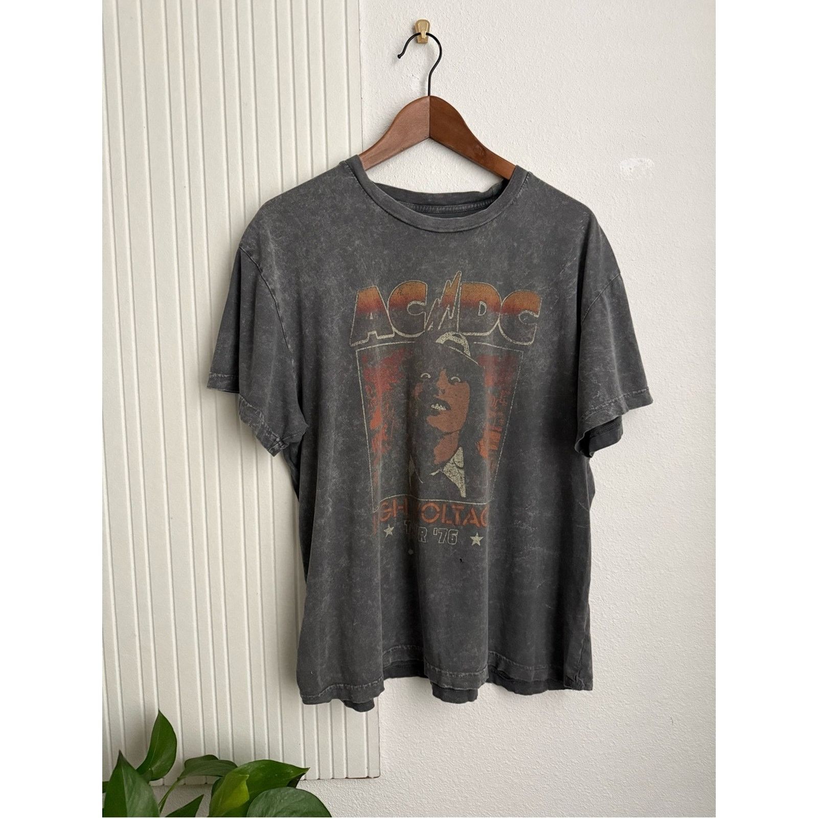 AC/DC AC/DC High Voltage Tour 1976 Black Distressed Acid Wash Tee Size L / US 10 / IT 46 - 2 Thumbnail