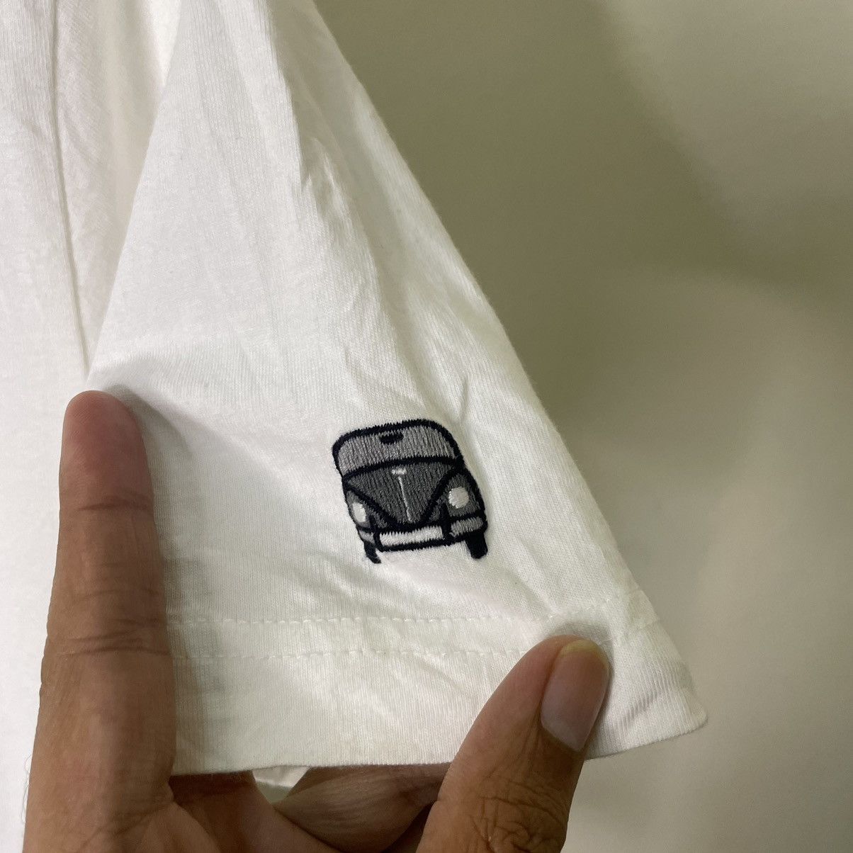 Uniqlo Uniqlo x Volkswagen OG Logo Official License Product T Shirt Size US S / EU 44-46 / 1 - 4 Thumbnail