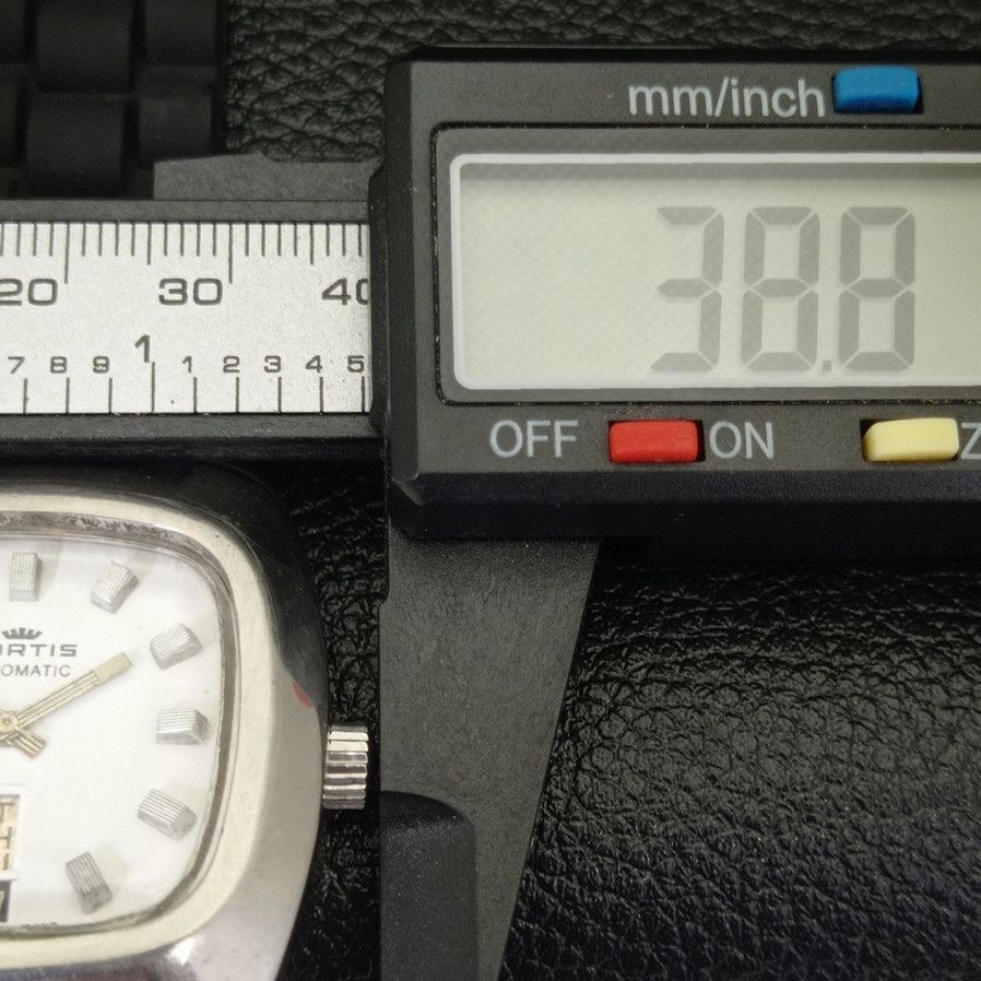 Fortis RARE SWISS MENS FORTIS DAY/DATE @ 6 AUTO WATCH a425146-R Size 38 - 7 Thumbnail