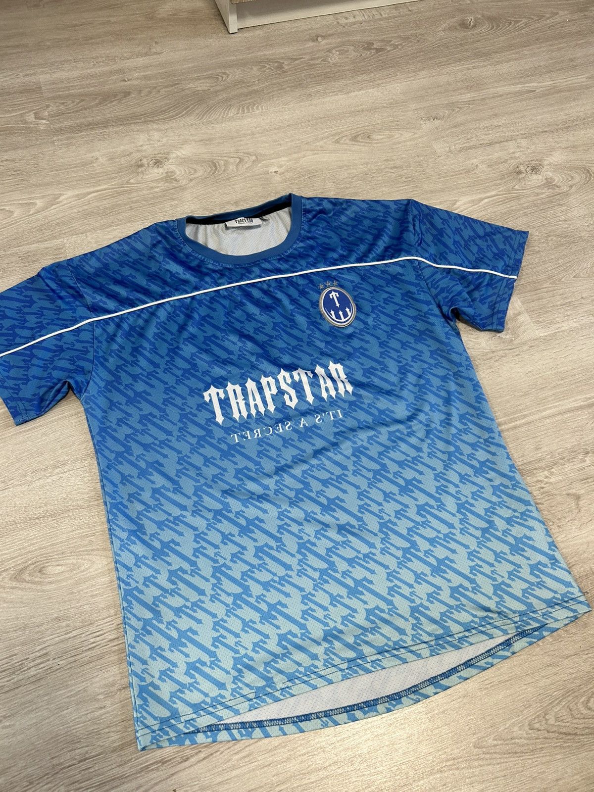 Trapstar London Trapstar London Jersey #22 big logo Size Large Y2K Size US L / EU 52-54 / 3 - 1 Thumbnail