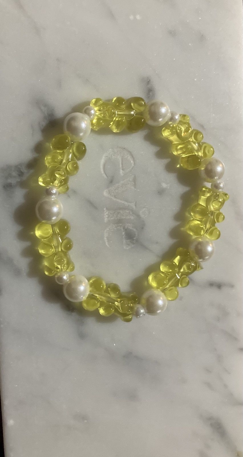 Other Yellow gummy bear and faux pearl bracelet Size ONE SIZE - 1 Preview