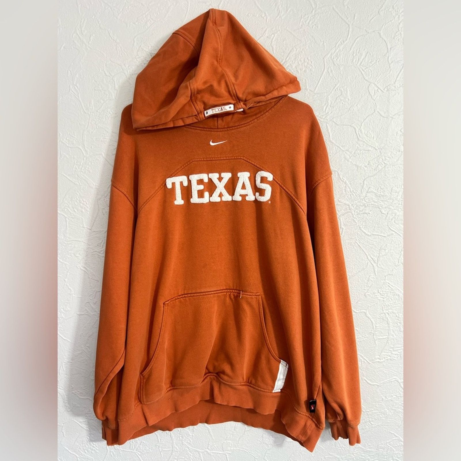 Nike Vintage 90’s Nike Texas Longhorns Center Check Swoosh Hoodie Size US XL / EU 56 / 4 - 1 Thumbnail