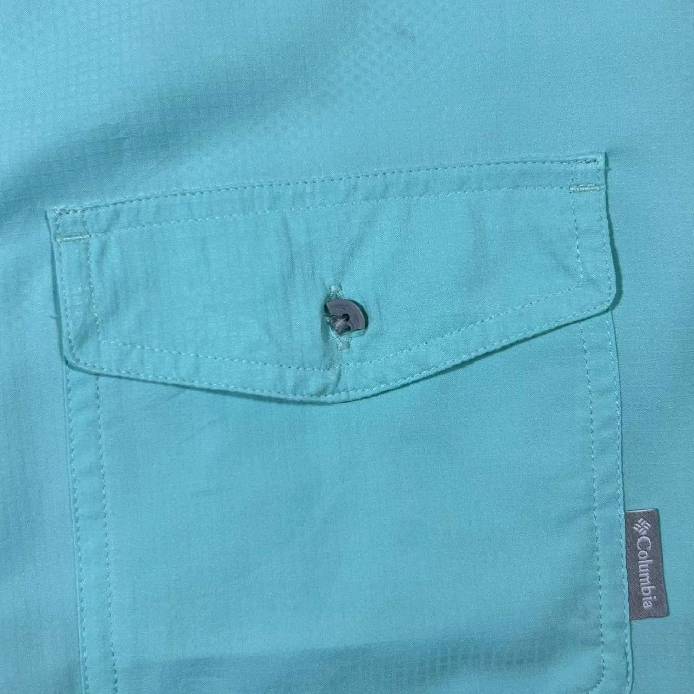 Vintage Columbia Shirt Mens Sz L Omni-Wick Advanced Evaporation Polyester Button-Up Turquoise Blue 100% Polyester Regular Fit Casual Front Pocket Damage Size US L / EU 52-54 / 3 - 6 Thumbnail