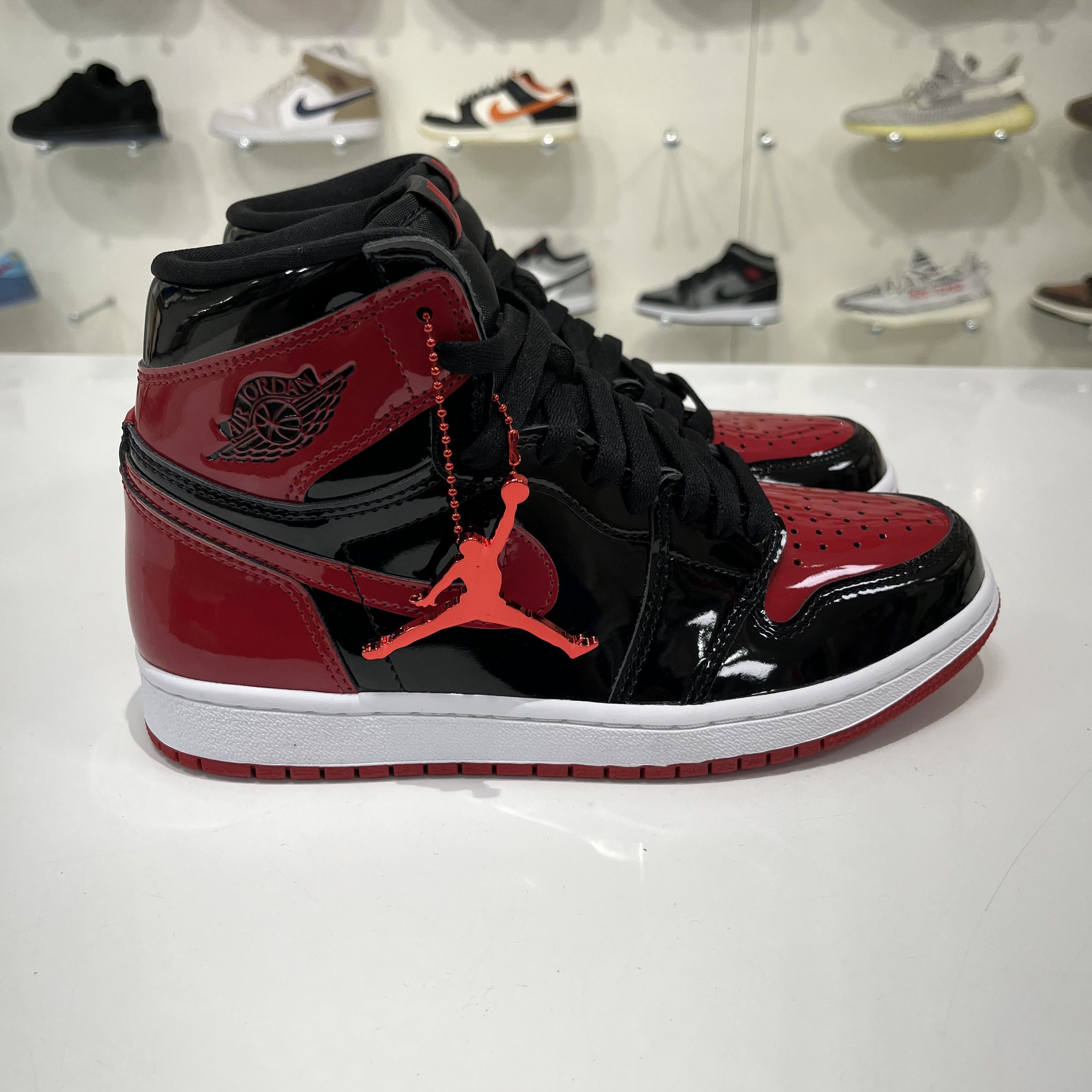 Nike Air Jordan 1 Retro High Patent Bred Size US 8.5 / EU 41-42 - 4 Thumbnail