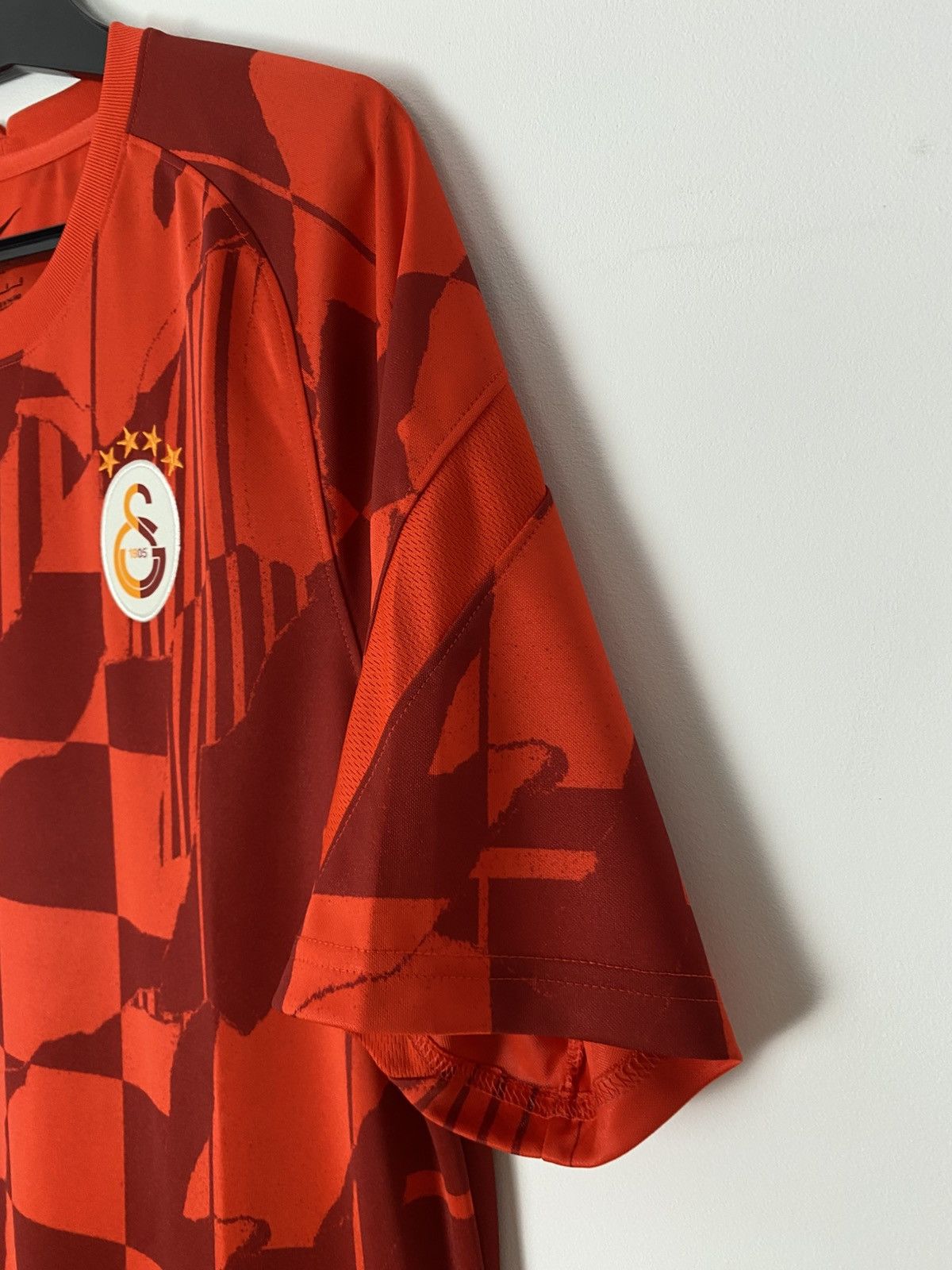 Nike Nike x Galatasaray Pre-match football Jersey L rare y2k Size US L / EU 52-54 / 3 - 4 Thumbnail