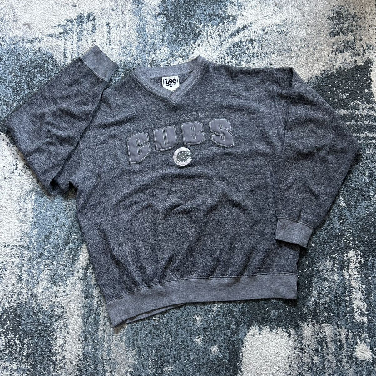 Lee Y2K LEE SPORT CHiCAGO CUBS GREYSCALE BOXY V-NECK SWEATSHiRT Size US L / EU 52-54 / 3 - 1 Thumbnail