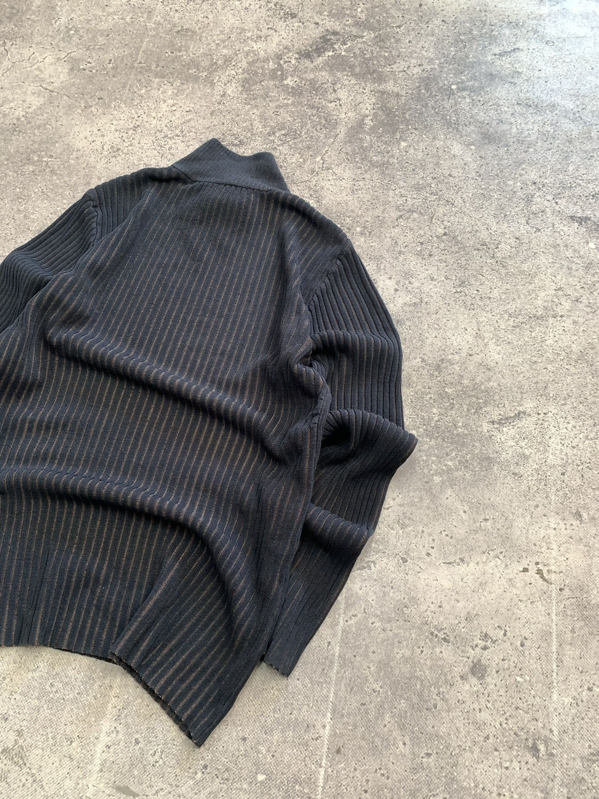 Japanese Brand × Vintage Vintage Y2K Distressed Striped Sweater Faded knit Y2K Effect Size US M / EU 48-50 / 2 - 15 Thumbnail