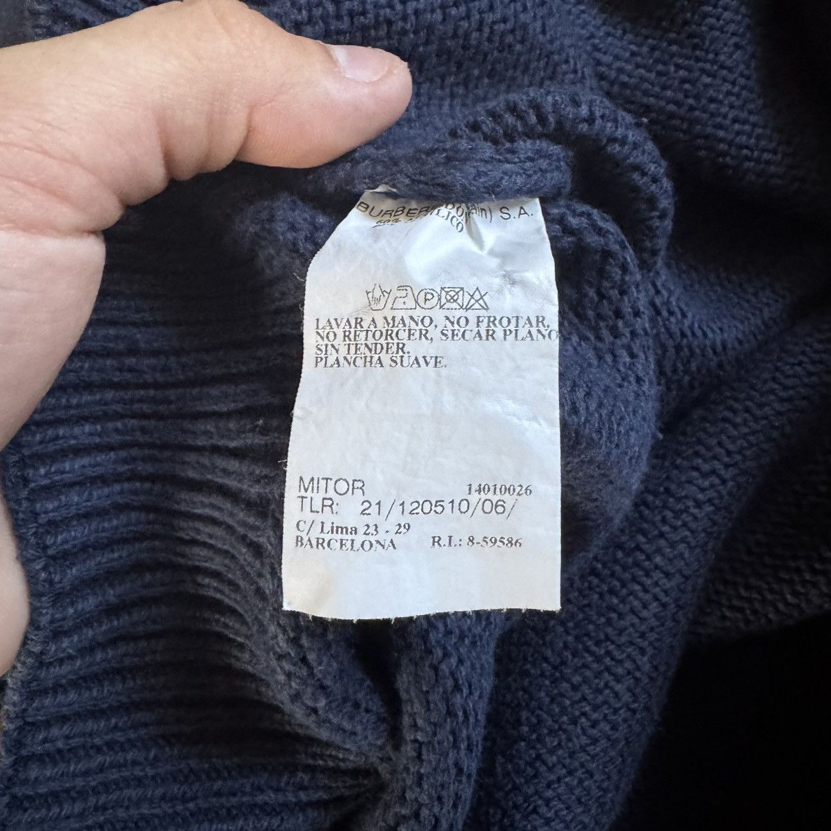 Burberry Burberry vneck small logo sweater Size US XL / EU 56 / 4 - 5 Thumbnail