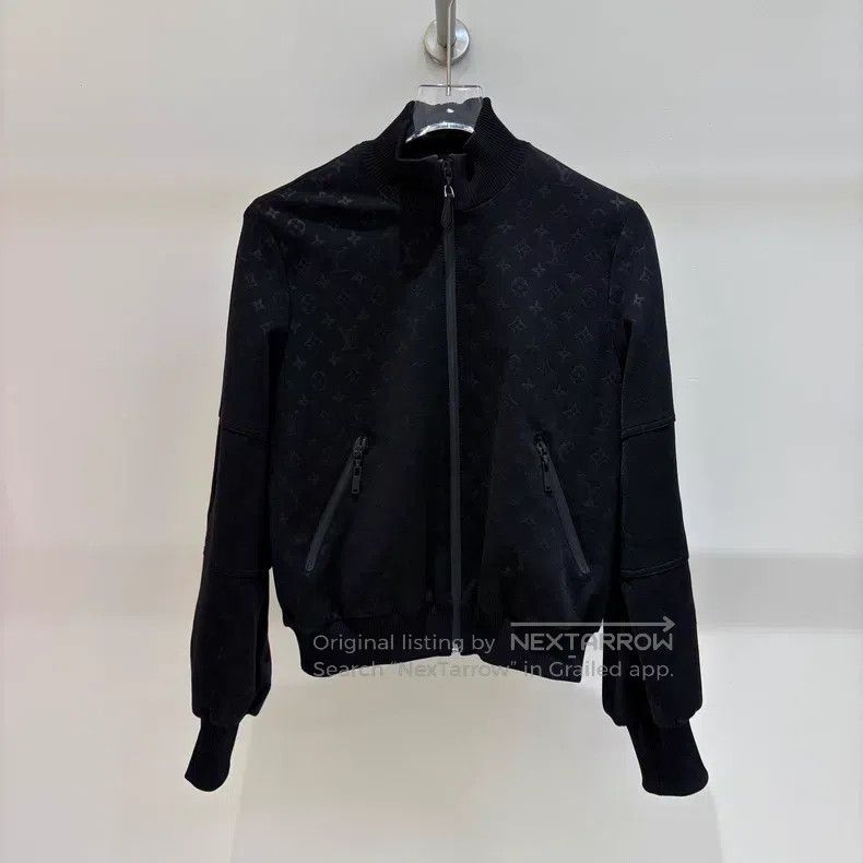 Louis Vuitton Louis Vuitton Full logo print jacket Size S / US 4 / IT 40 - 1 Thumbnail
