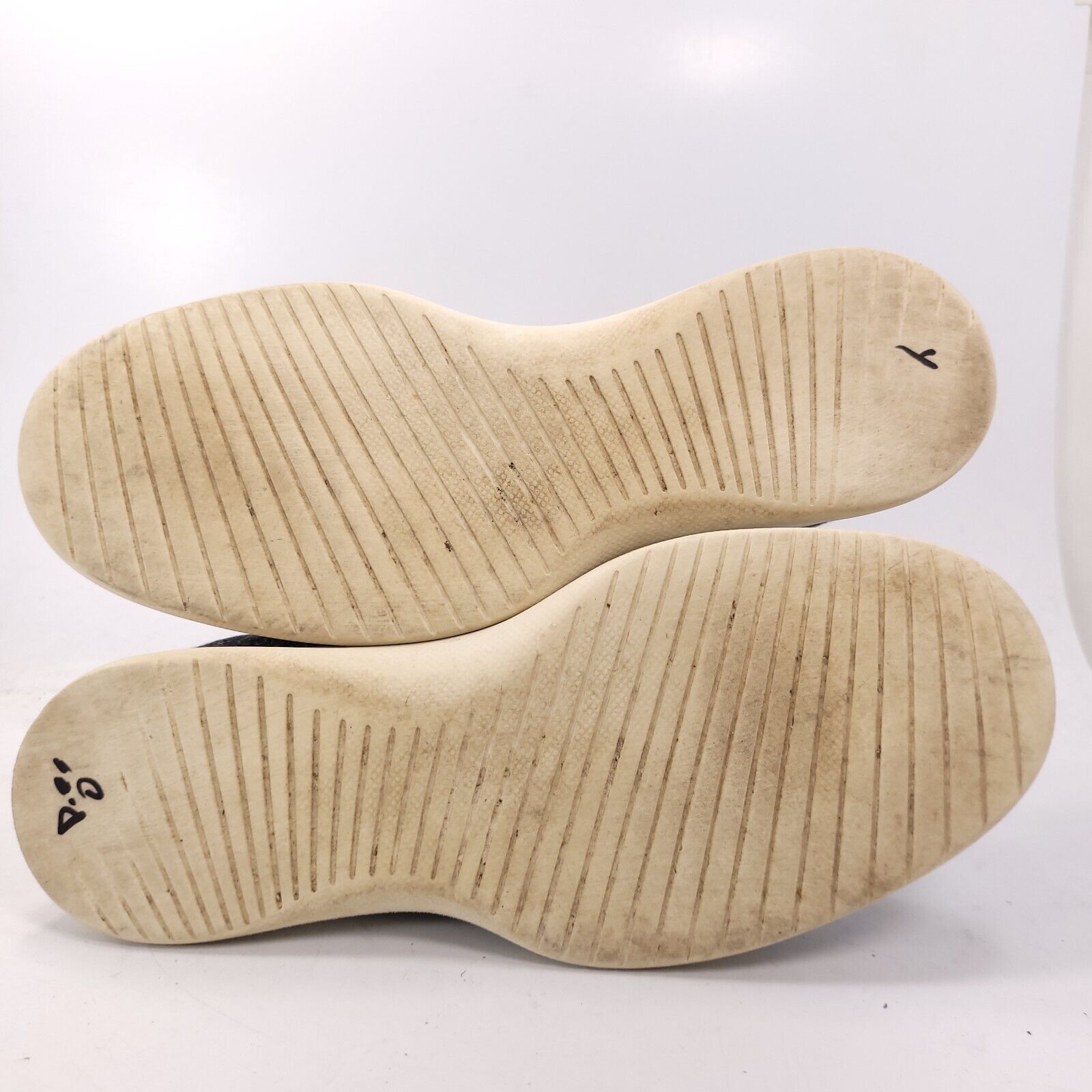 Allbirds Allbirds Wool Runner Athletic Shoe Womens Size 9 Black White Size US 9 / IT 39 - 7 Thumbnail