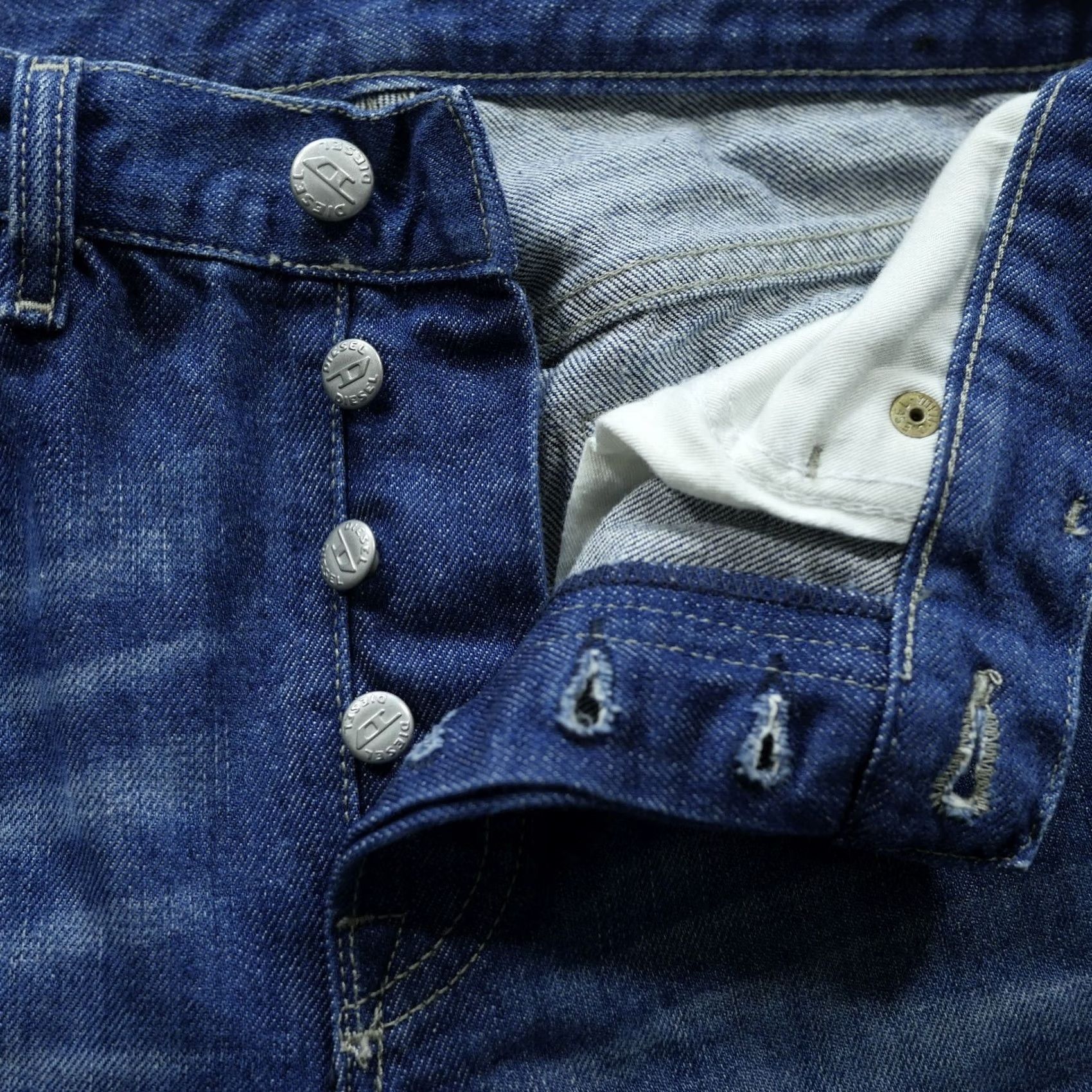 Diesel Diesel Jeans Mens 27x29 Light Wash Blue Denim Button Fly Logo 5-Pocket Regular Jeans Size US 27 - 5 Thumbnail