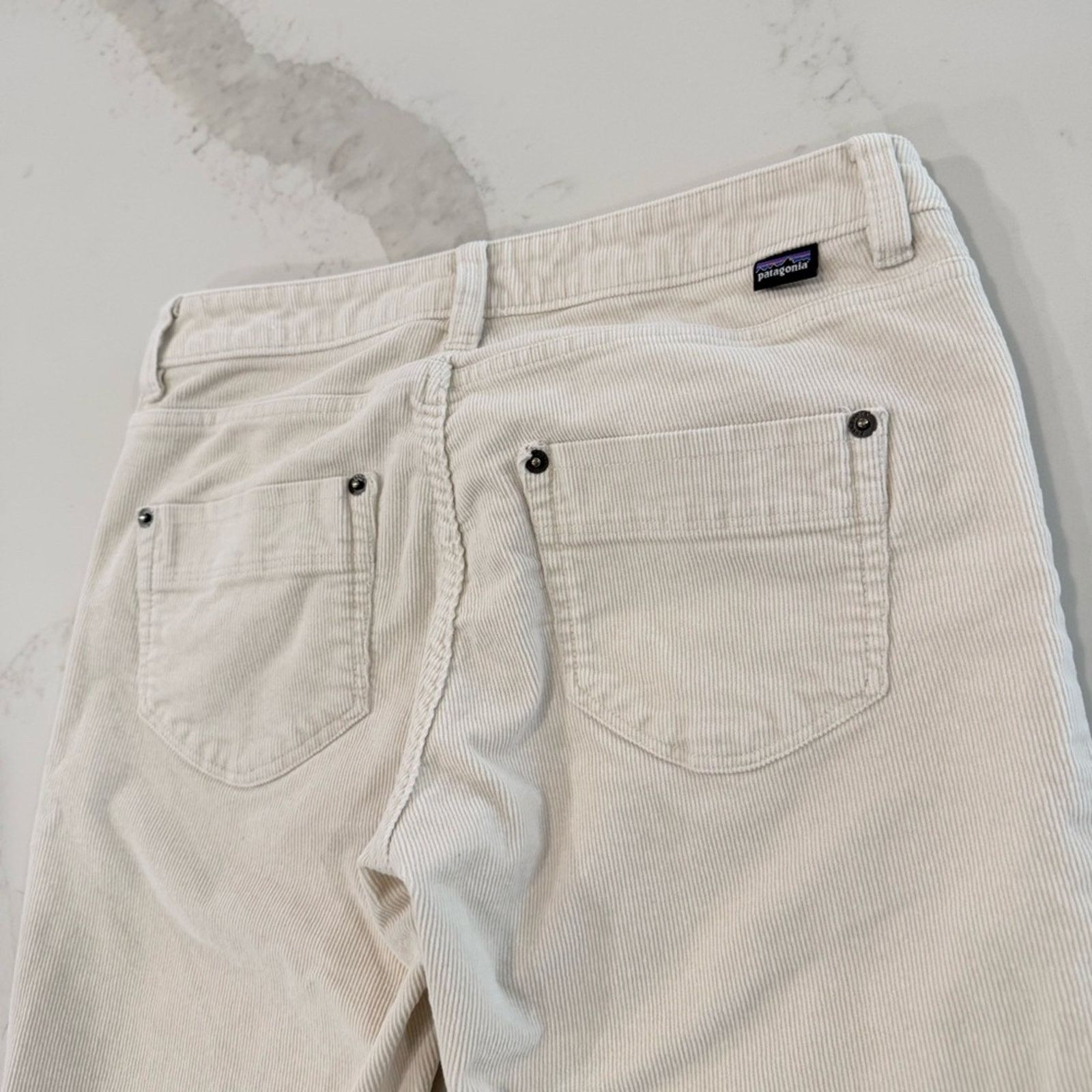 Patagonia Patagonia Fitted Cropped Corduroy Pants Raw Hem Women’s 28 Size 28" / US 6 / IT 42 - 7 Thumbnail