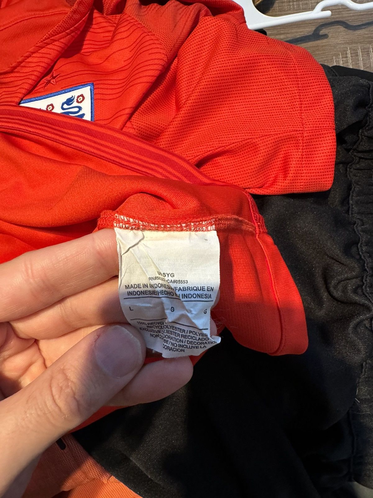 Nike ENGLAND 2018 2019 AWAY SHIRT SOCCER NIKE MENS JERSEY SIZE L Size US L / EU 52-54 / 3 - 7 Thumbnail