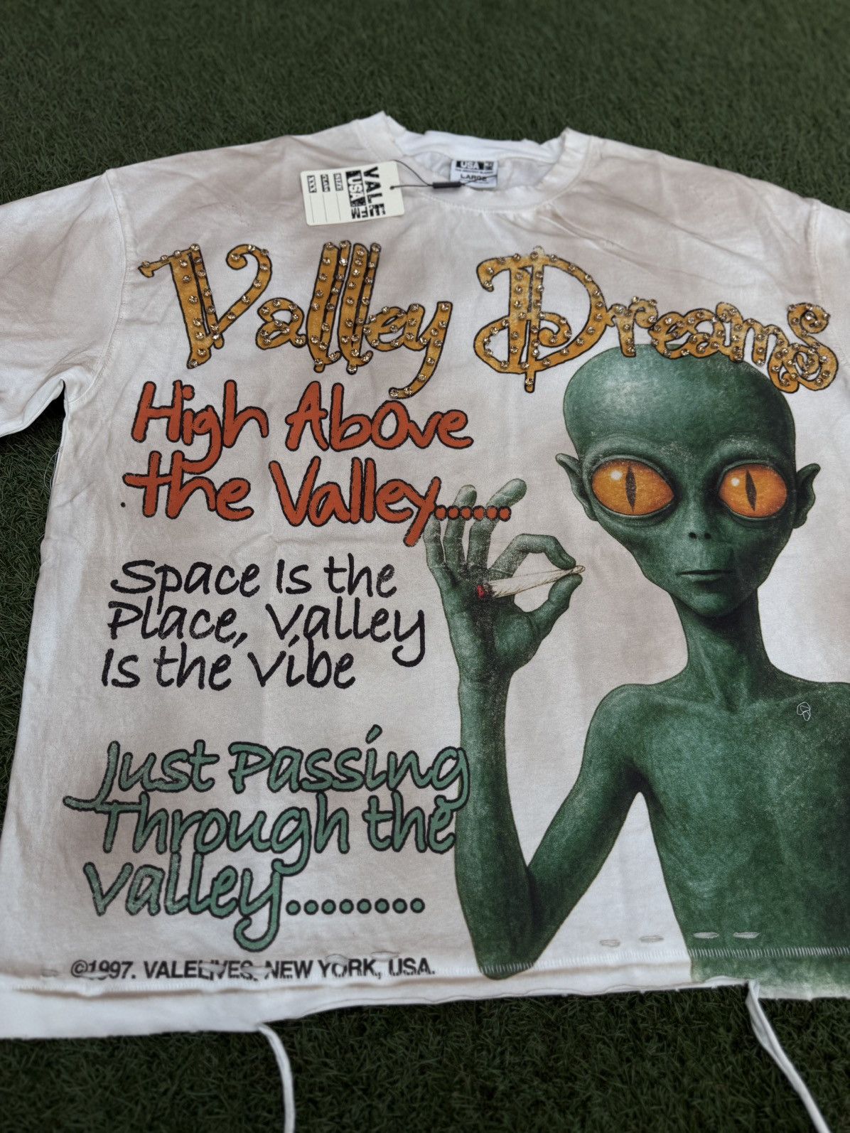 Vale Valley Dreams Aliens Tee Size Large (NEW) Size US L / EU 52-54 / 3 - 3 Thumbnail