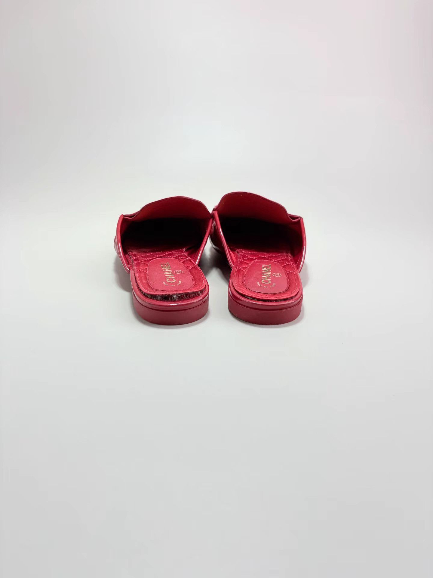 Chanel CHANEL Red Patent Leather Slippers K1 Size US 7.5 / IT 37.5 - 3 Thumbnail