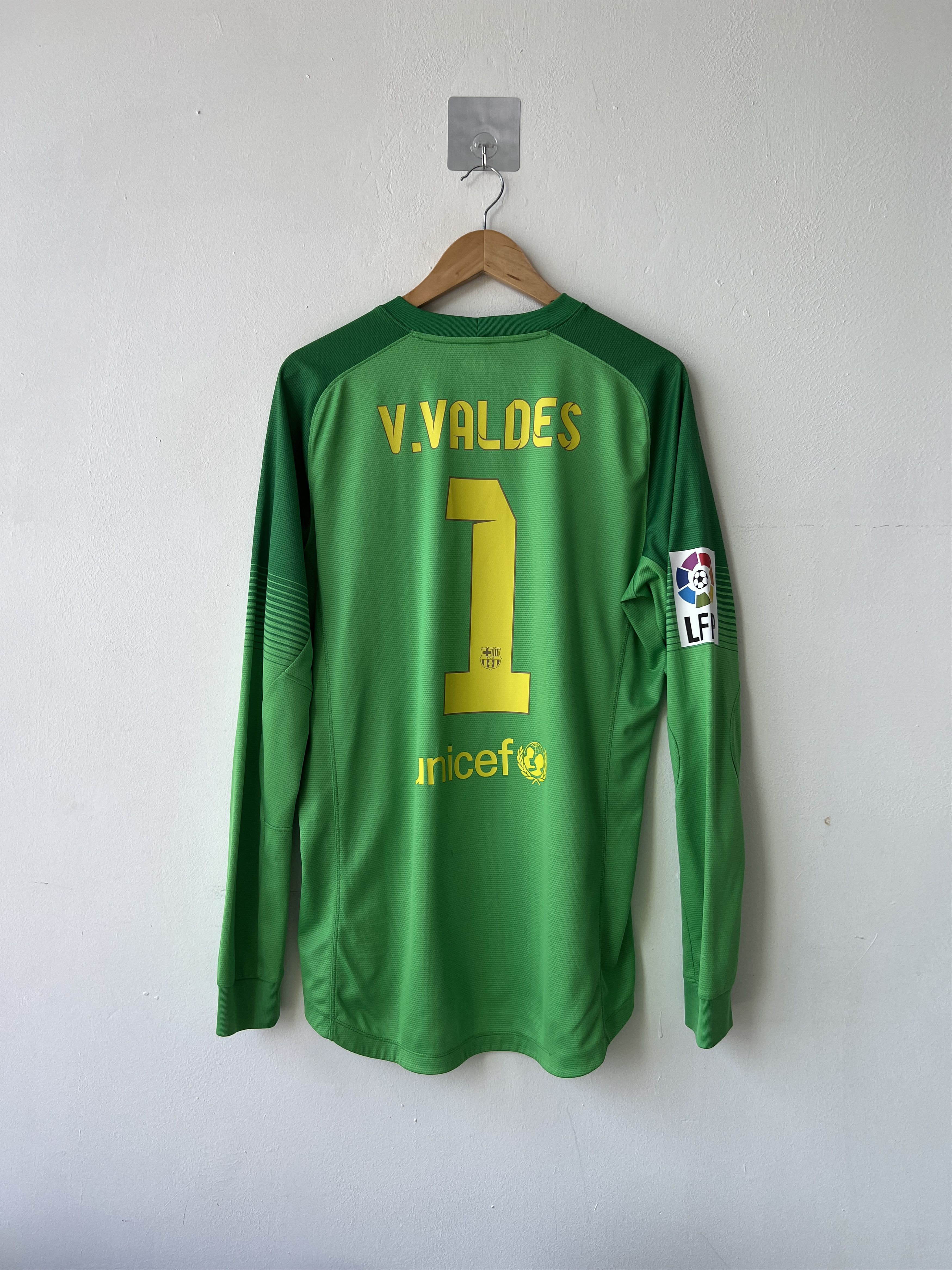 Nike (L) Barcelona 2013-14 GK Player Version kit V. Valdes #1 Size US L / EU 52-54 / 3 - 1 Thumbnail