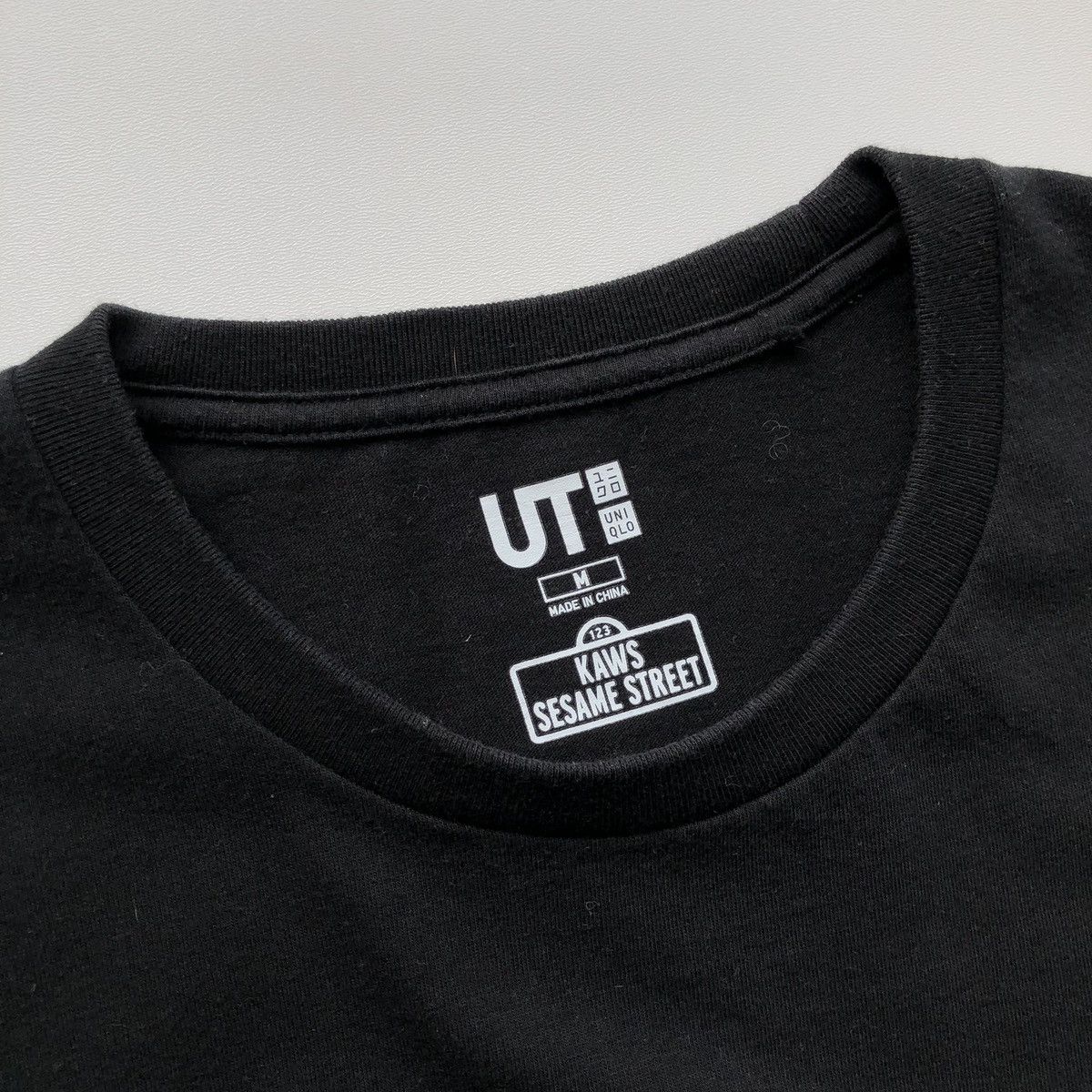 Uniqlo Uniqlo x Kaws x Sesame Street BFF Elmo SS18 T-Shirt Black Size US M / EU 48-50 / 2 - 8 Thumbnail