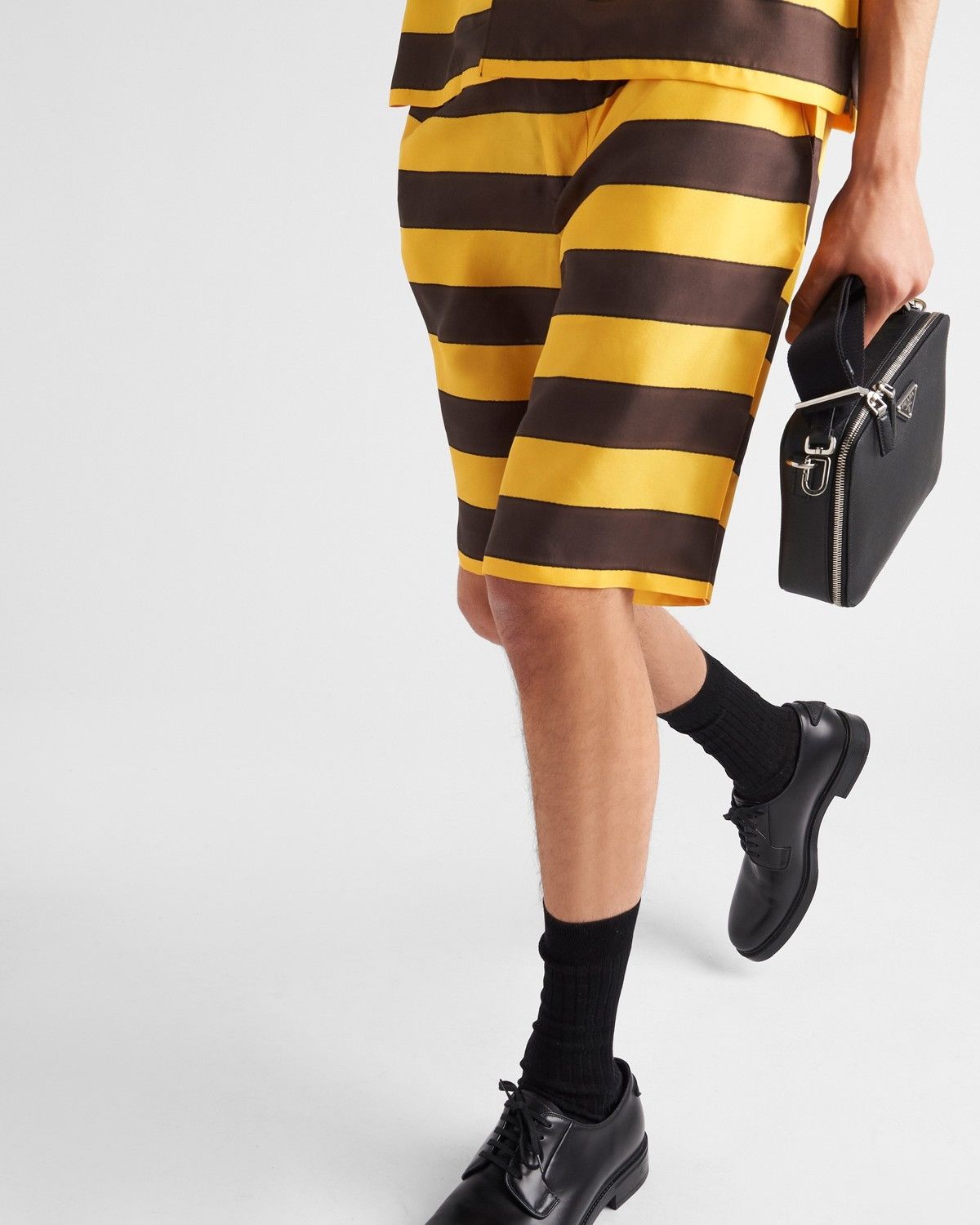 Prada oc11z0625 Printed Silk Bermuda Shorts in Yellow/Brown Size US 34 / EU 50 - 3 Thumbnail