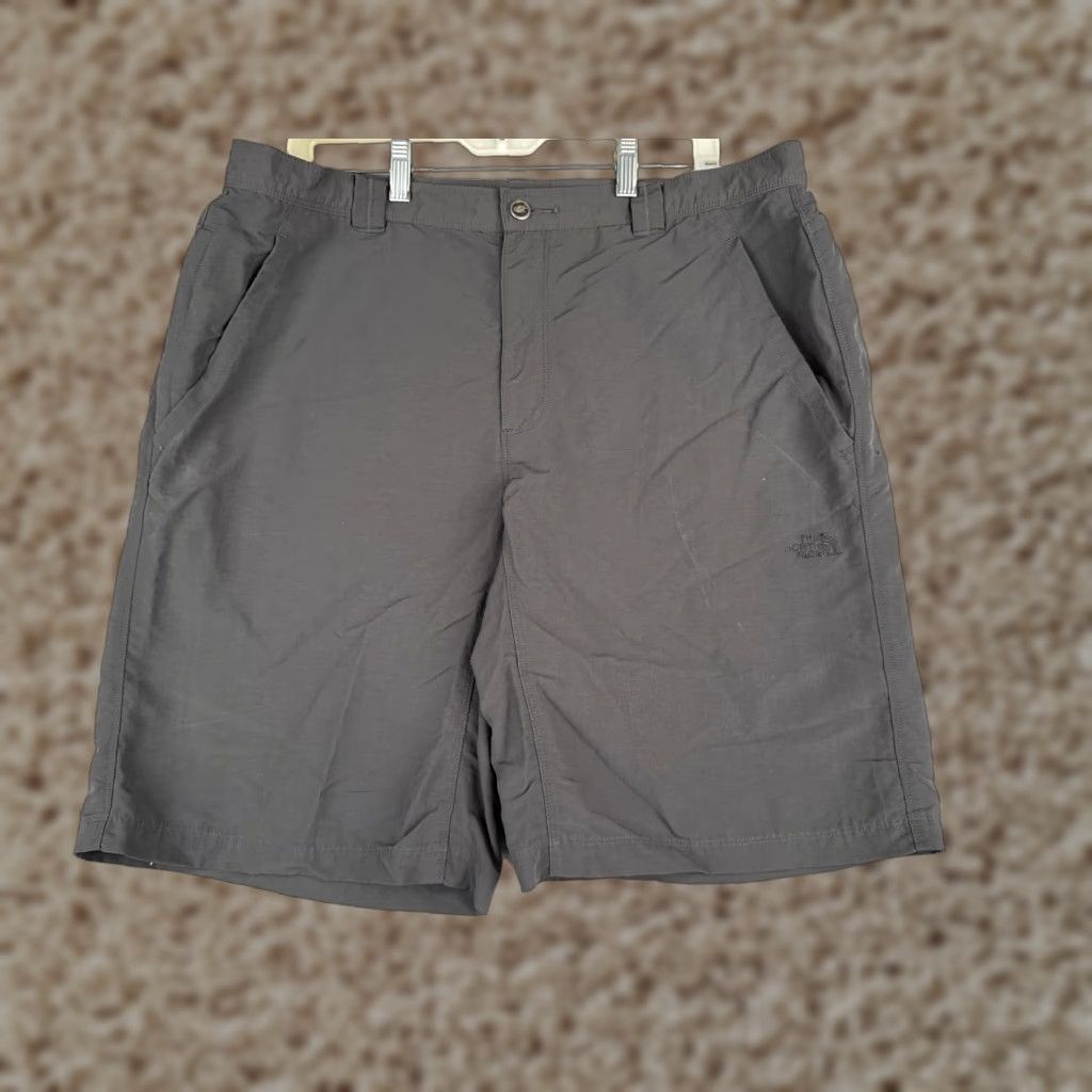 The North Face The North Face Shorts Mens 38 Gray 100% Nylon Chino Hike Camping Golf Work 38x10 Size US 38 / EU 54 - 1 Thumbnail