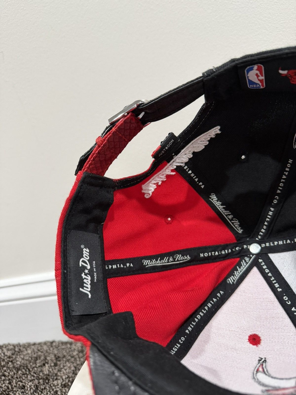 Just Don × Mitchell & Ness Just Don x Mitchell & Ness Chicago Bulls Split Red/Black Hat Size ONE SIZE - 8 Thumbnail