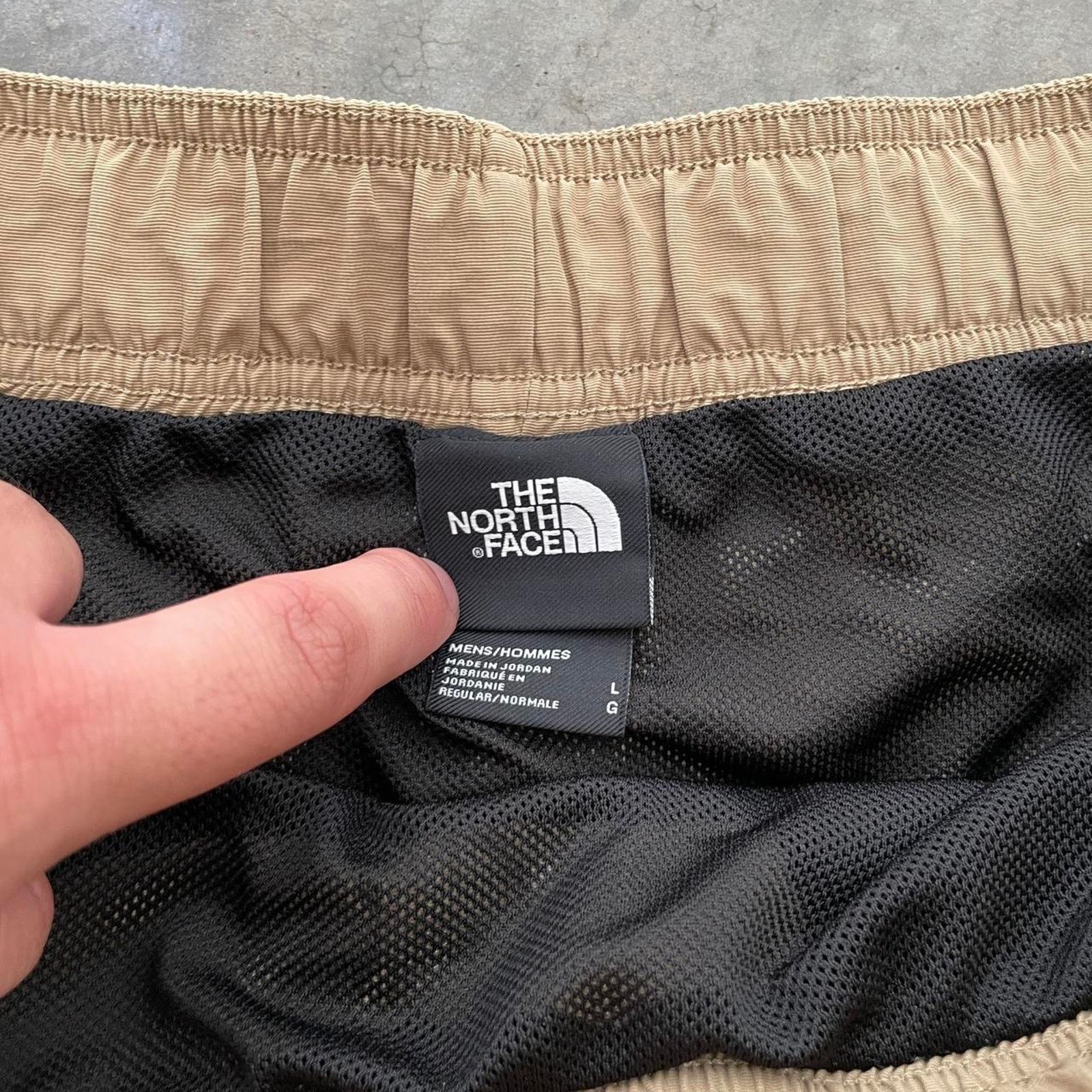 The North Face The North Face Tan Nylon Cargo Shorts Size US 33 - 4 Thumbnail