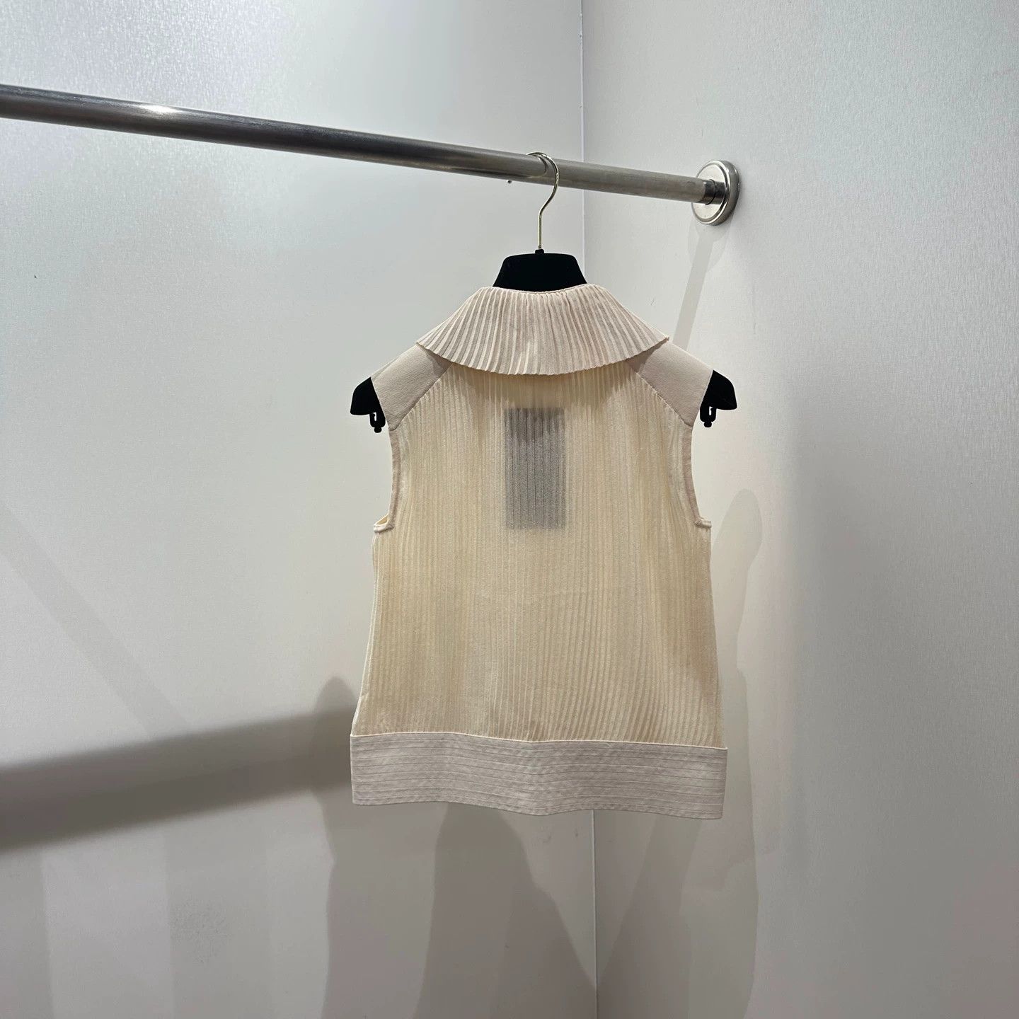 Chanel Chanel apr122 doll collar sleeveless shirt viscose 36 Size XS / US 0-2 / IT 36-38 - 2 Thumbnail