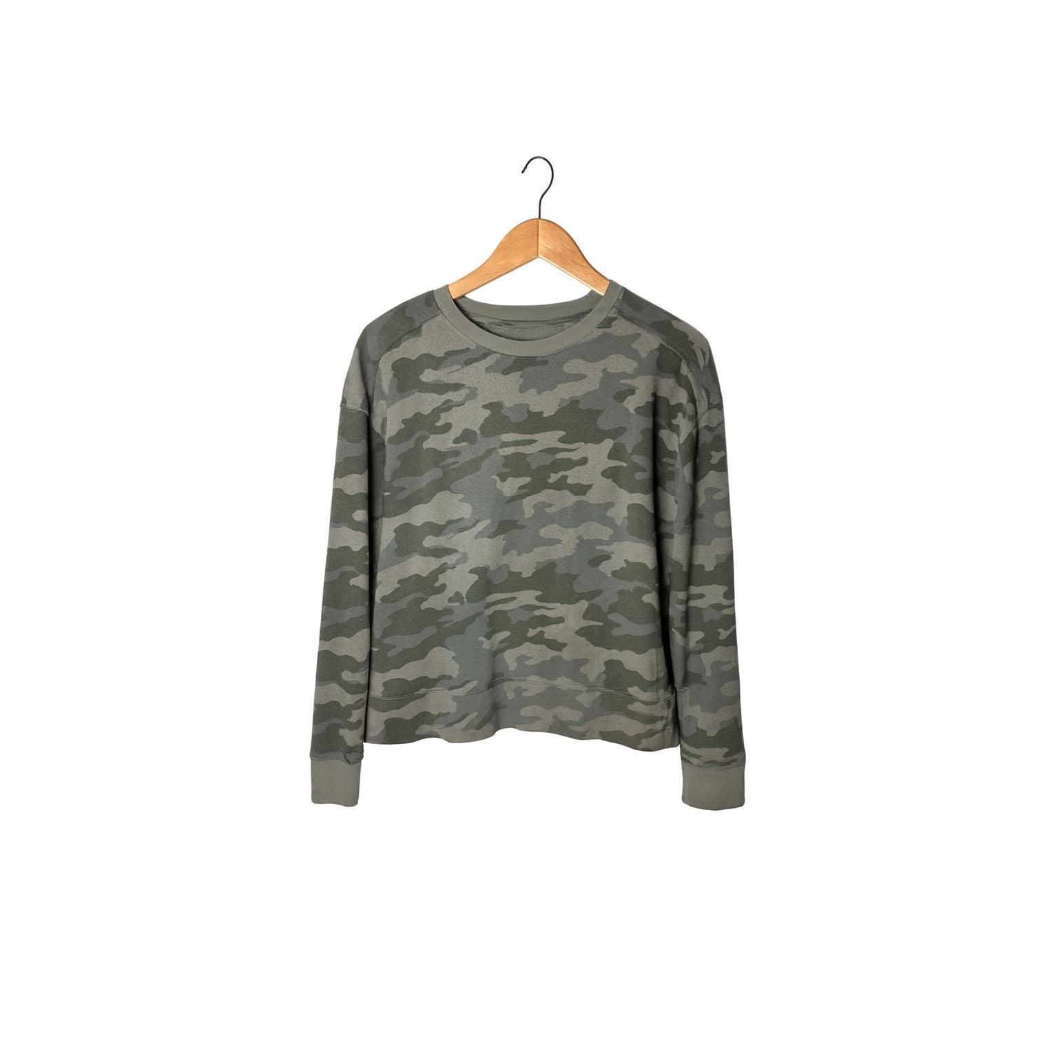 Other Universal Thread Women’s Camo Print Crewneck Sweatshirt Size Size S / US 4 / IT 40 - 2 Thumbnail