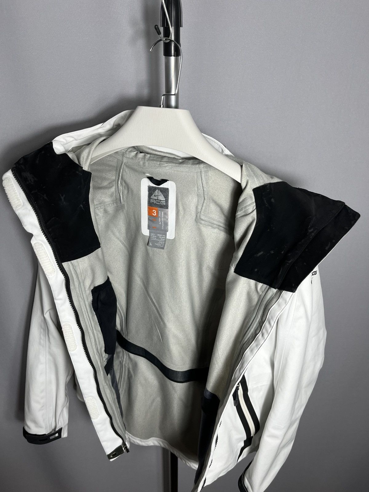 Vintage 00s NIKE ACG Women's RECCO Ski Jacket Gore-Tex White Size L / US 10 / IT 46 - 15 Thumbnail