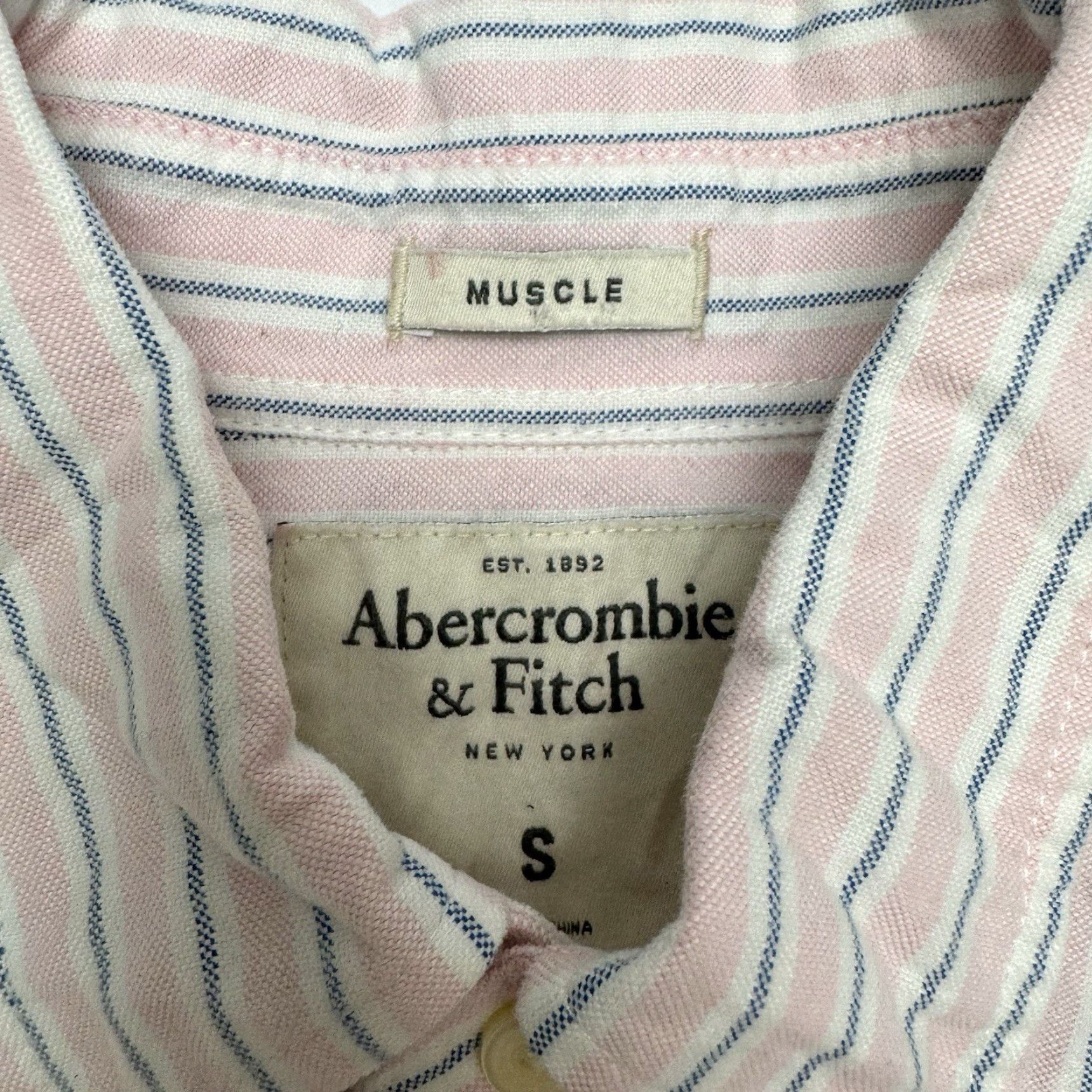 Abercrombie & Fitch Abercrombie & Fitch Men Small Muskle Pink Blue Striped Long Sleeve Button-Down Shirt Regular Fit Casual Size US S / EU 44-46 / 1 - 5 Thumbnail