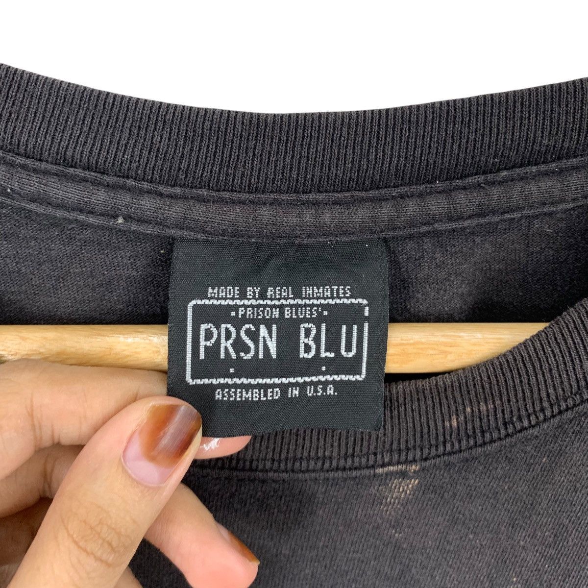 Vintage Vintage PRISON BLUES USA Made On The Inside Inmates Tee Shir Size US XL / EU 56 / 4 - 7 Thumbnail