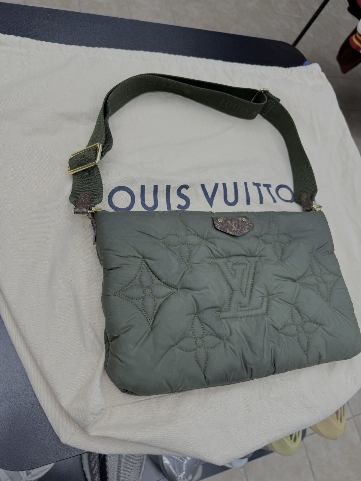 Louis Vuitton Louis Vuitton Maxi Multi Pochette green Bag Size ONE SIZE - 2 Thumbnail