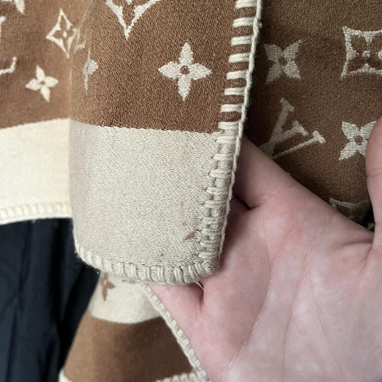 Louis Vuitton 2021 louis vuitton monogram poncho/shawl Size ONE SIZE - 8 Thumbnail