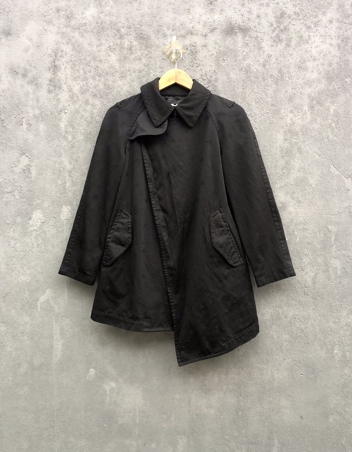 Comme des Garcons Comme des Garcons Embroidered Star Asymetrical Jacket Size US S / EU 44-46 / 1 - 4 Thumbnail