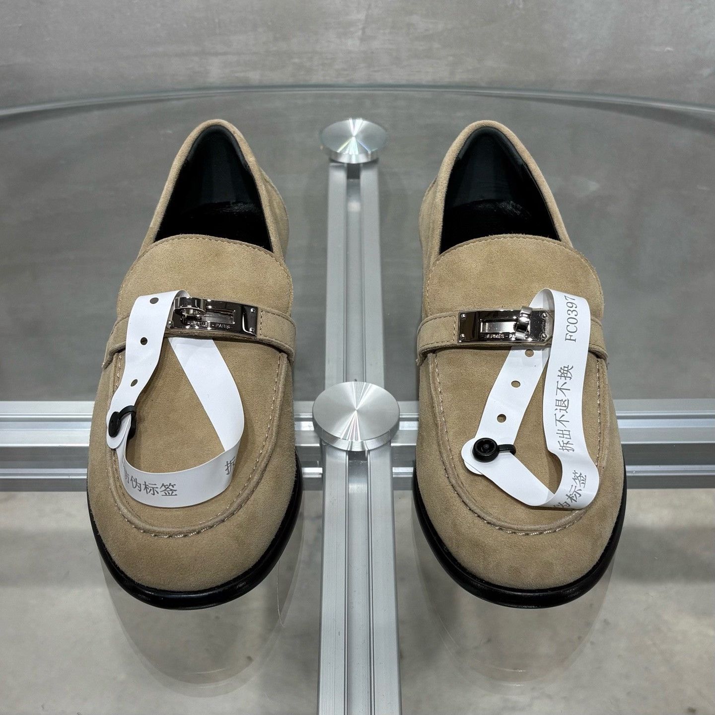 Hermes Hermes Beige Lowtop Sneakers it_35 Women Size US 5 / IT 35 - 1 Thumbnail
