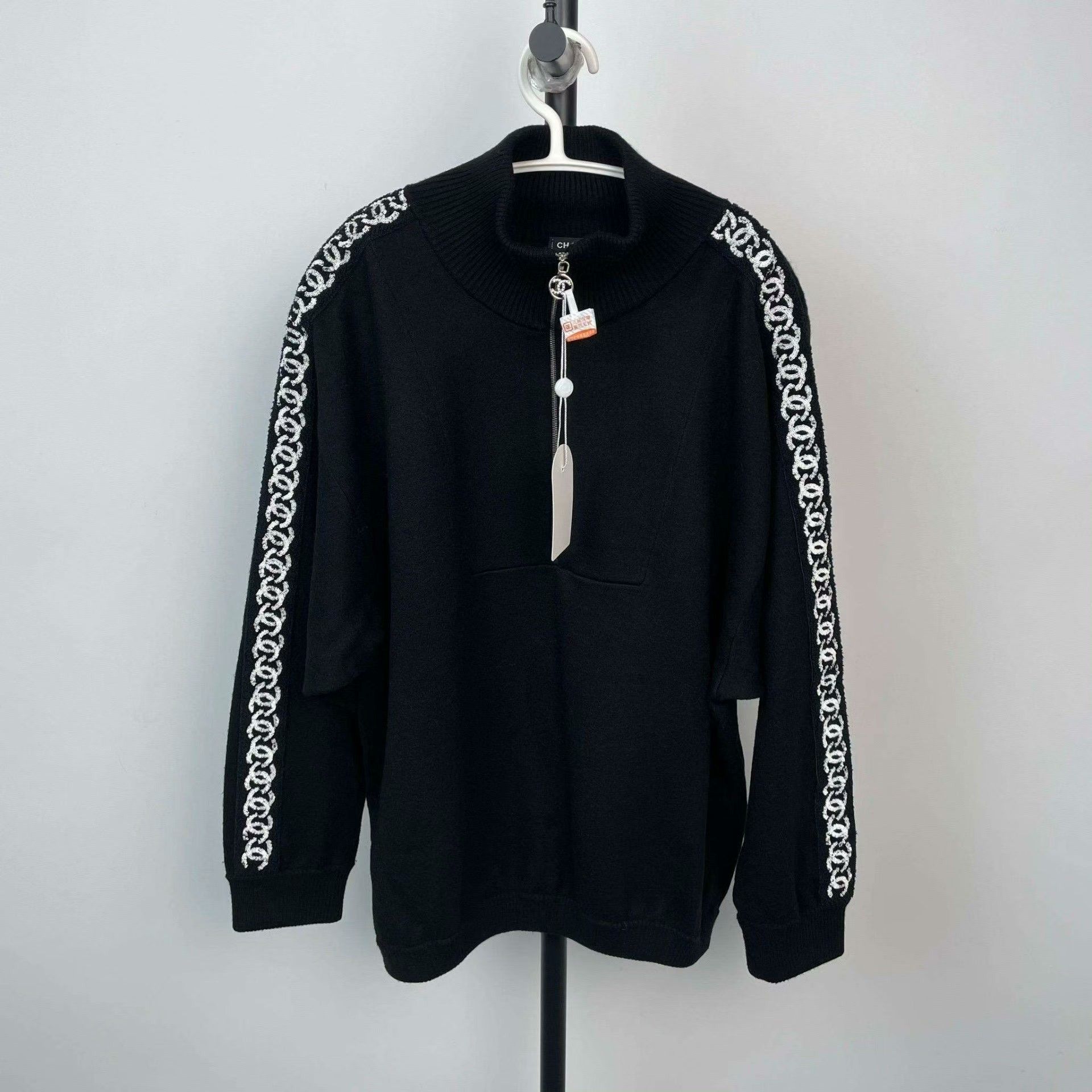 Chanel Chanel Black Sweater 40 Men Size US M / EU 48-50 / 2 - 1 Thumbnail