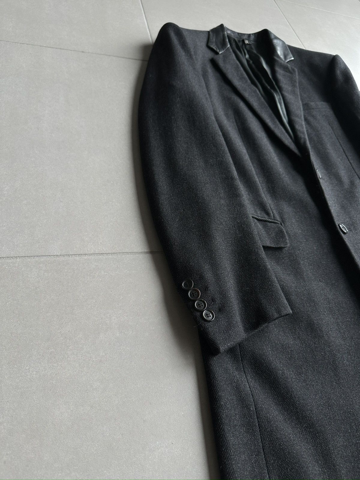 Dior × Hedi Slimane Dior Homme AW01 “Solitaire” lambskin collar wool long coat Size US M / EU 48-50 / 2 - 7 Thumbnail