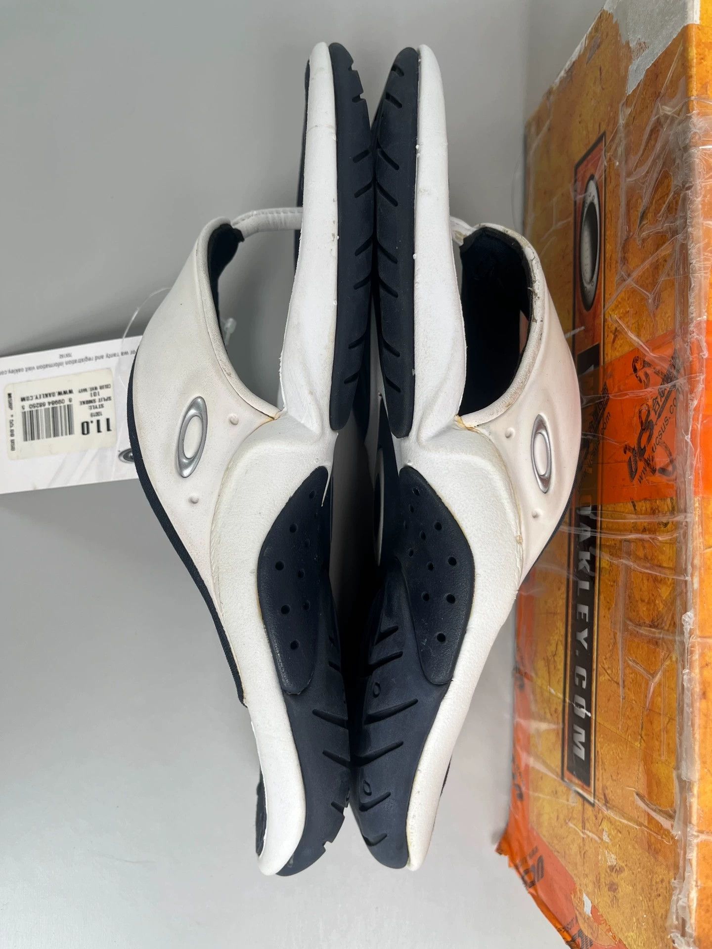 Oakley Oakley Vintage 00s Odd-shaped Sandals Size US 11 / EU 44 - 2 Thumbnail