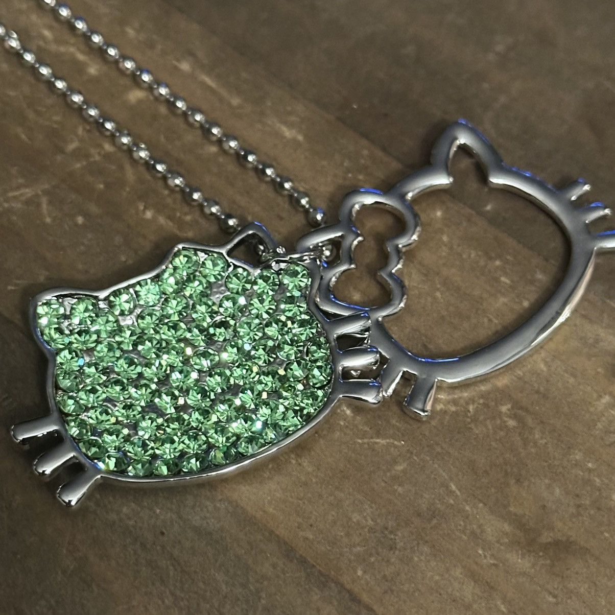 Other Hello Kitty green rhinestone face pendant necklace Size ONE SIZE - 4 Thumbnail