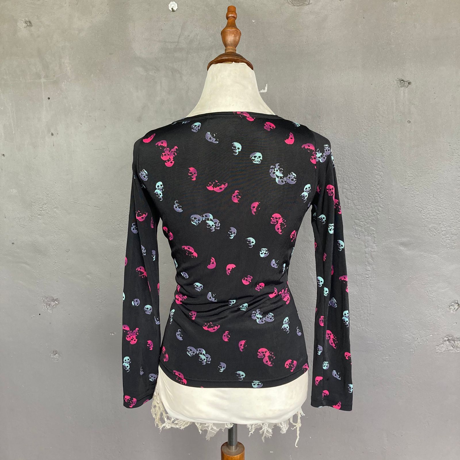 Hysteric Glamour Vintage 90’s Skulls Print Mesh Long sleeves Top Size XS / US 0-2 / IT 36-38 - 5 Thumbnail