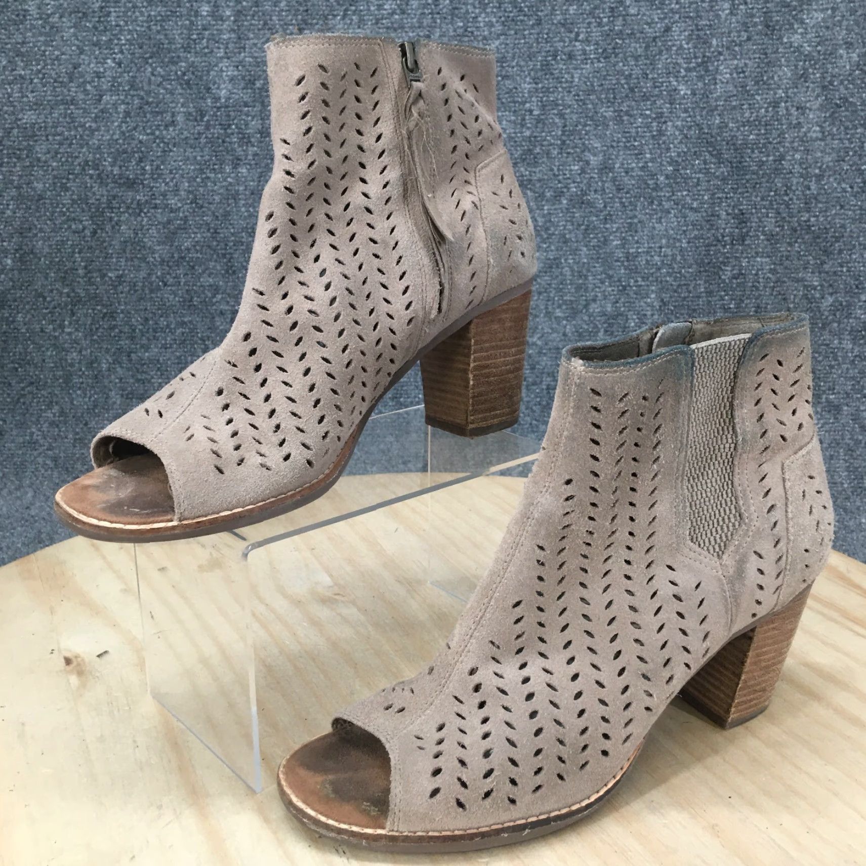 Toms TOMS Boots Womens 10 Casual Side Zip Ankle Bootie Gray Suede Peep Toe Heels Size US 10 / IT 40 - 2 Thumbnail