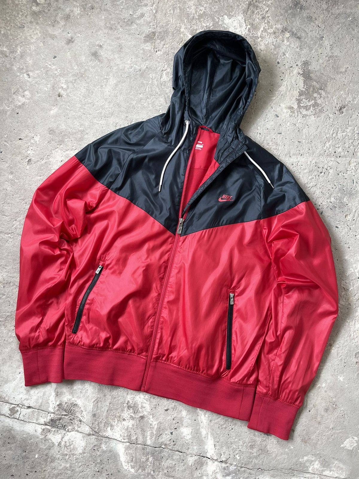 Nike Nike The Windrunner Light Hooded Zip Up Windbreaker Jacket Size US M / EU 48-50 / 2 - 2 Thumbnail
